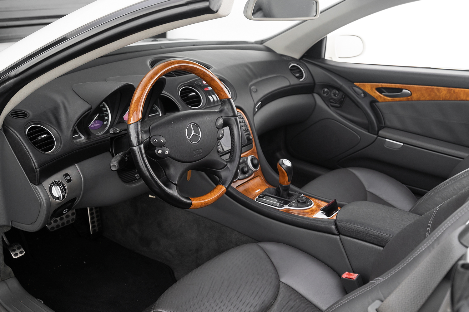 Mercedes-Benz SL 500 interior