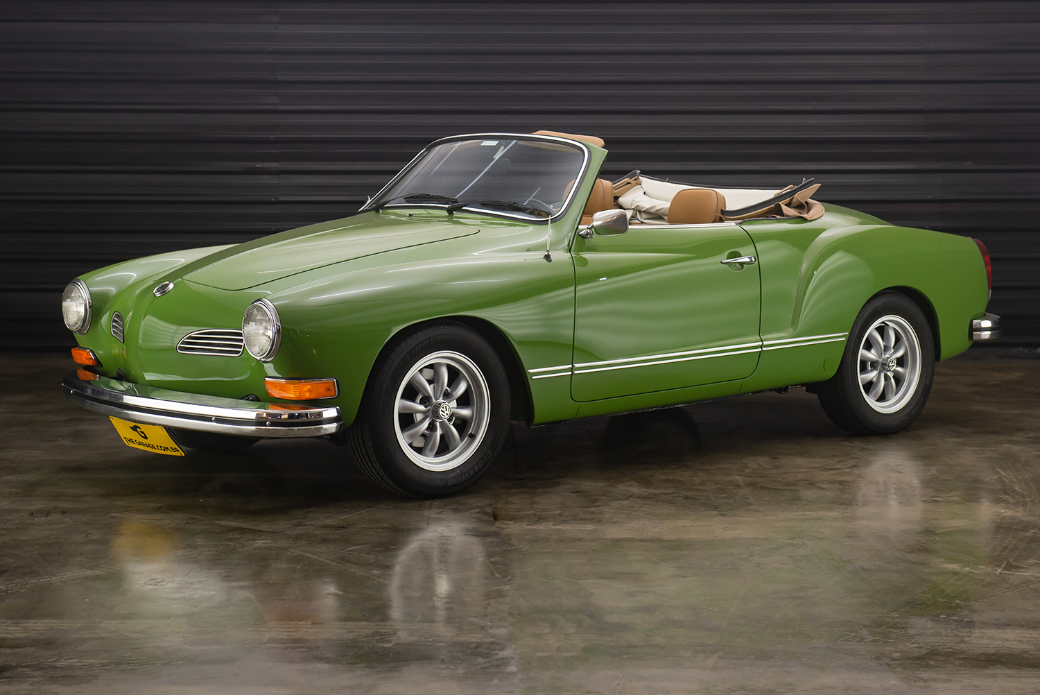 1974-vw-karmannghia-karmann-ghia-conversivel-a-venda-sao-paulo-sp-for-sale-the-garage-classicos-a-melhor-loja-de-carros-antigos-1-2