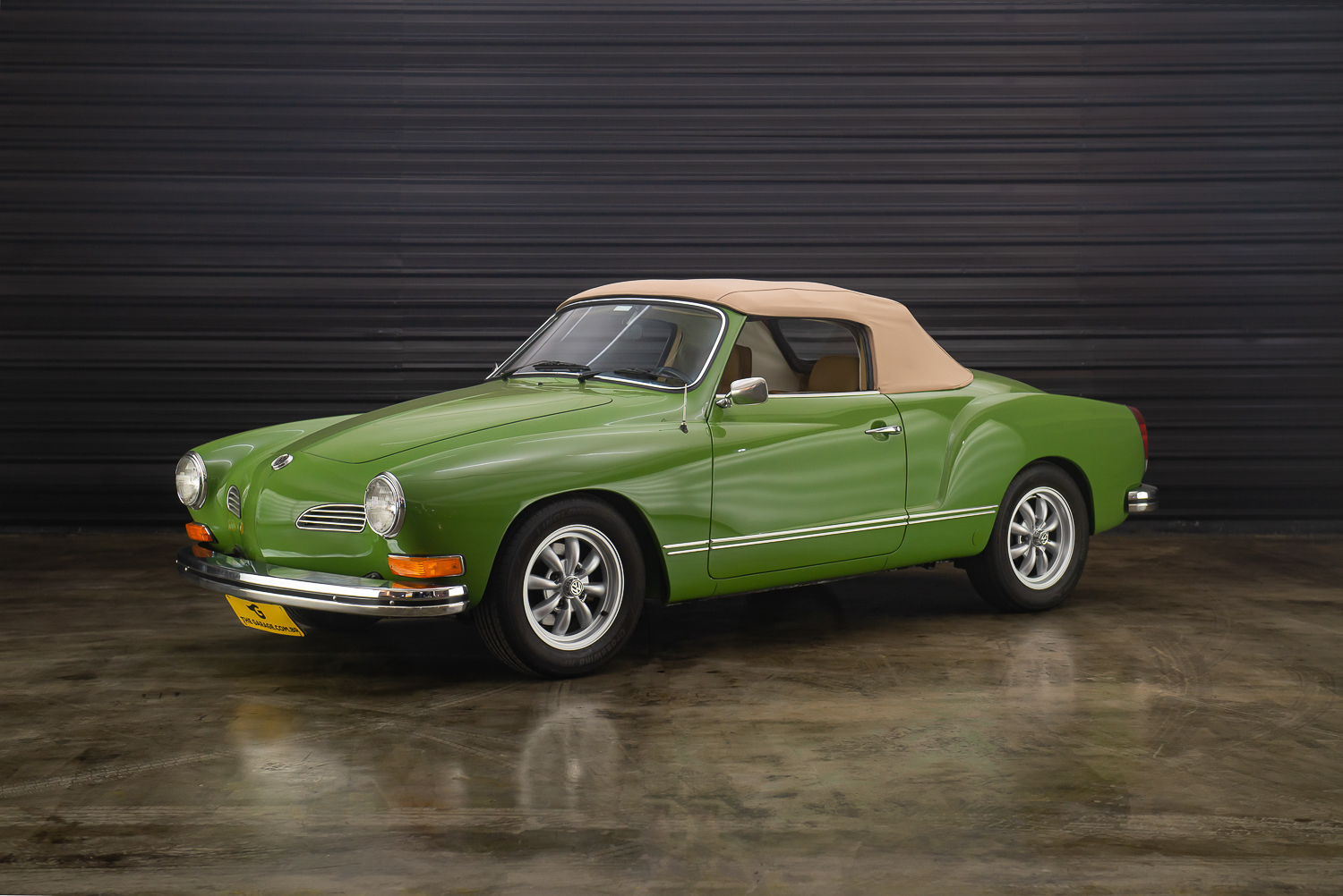 1974-vw-karmannghia-karmann-ghia-conversivel-a-venda-sao-paulo-sp-for-sale-the-garage-classicos-a-melhor-loja-de-carros-antigos-1-2