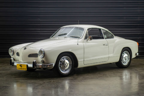 1971-VW-Karmann-Ghia-coupe-a-venda-sao-paulo-sp-for-sale-the-garage-classicos-a-melhor-loja-de-carros-antigos-acervo-de-carros--31