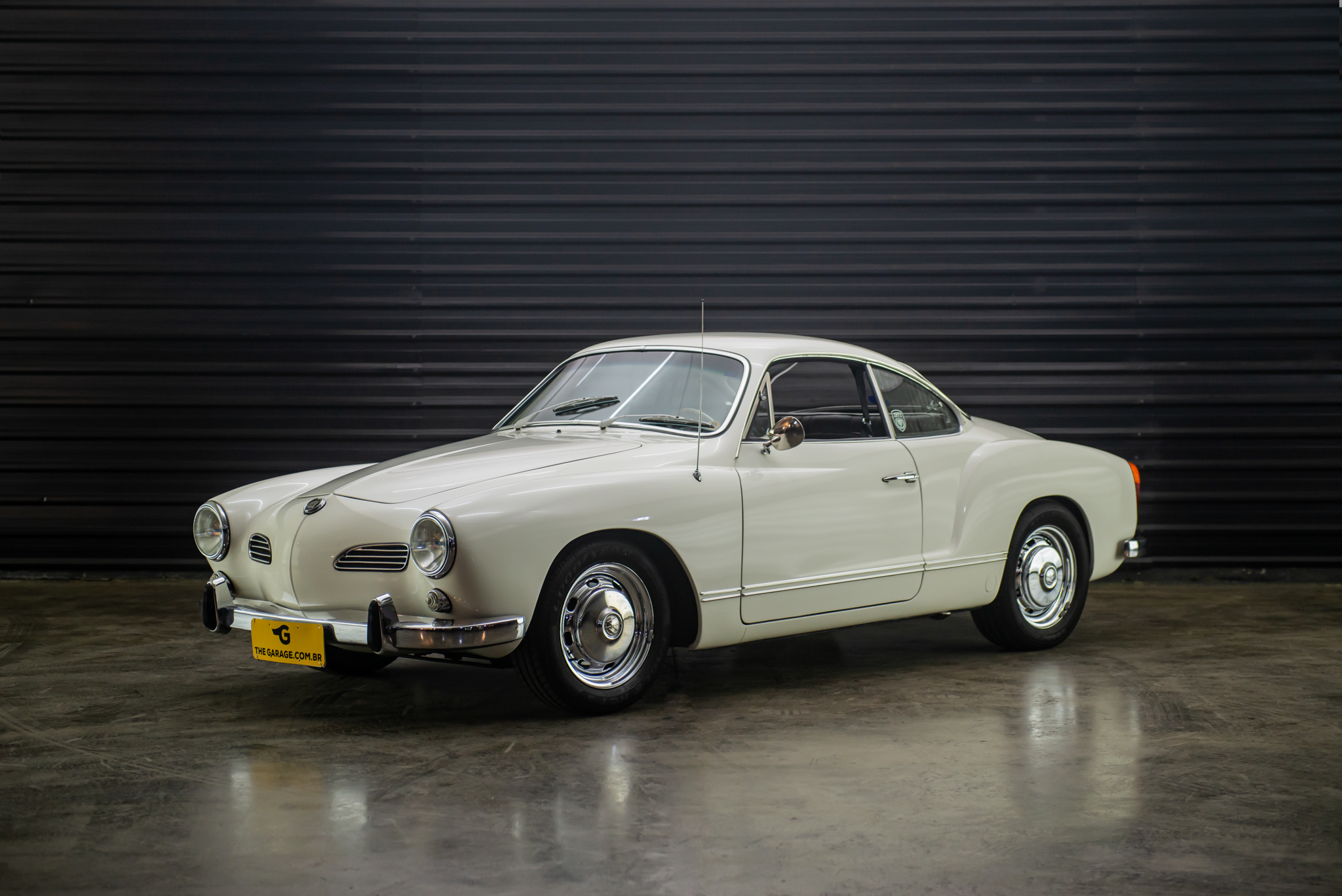 1971-VW-Karmann-Ghia-coupe-a-venda-sao-paulo-sp-for-sale-the-garage-classicos-a-melhor-loja-de-carros-antigos-acervo-de-carros--31