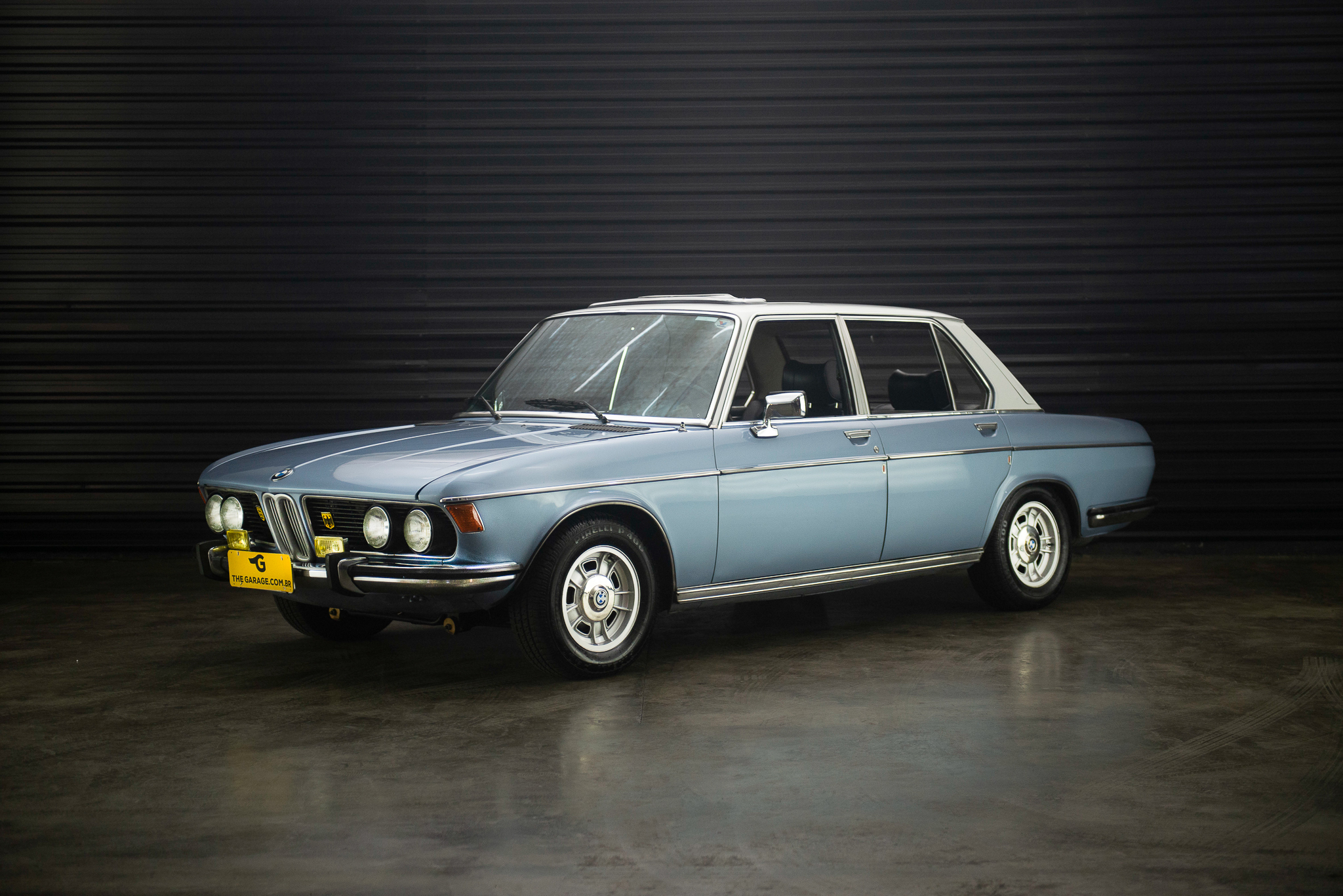 1975-BMW-3.0SI-E3-a-venda-sao-paulo-sp-for-sale-the-garage-classicos-a-melhor-loja-de-carros-antigos-acervo-de-carros--32