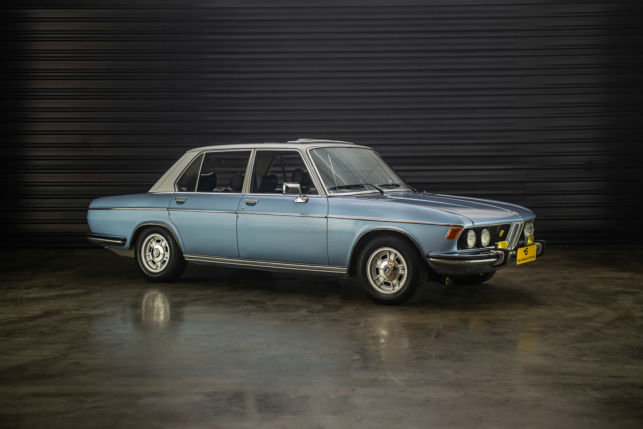 1975-BMW-3.0SI-E3-a-venda-sao-paulo-sp-for-sale-the-garage-classicos-a-melhor-loja-de-carros-antigos-acervo-de-carros--32