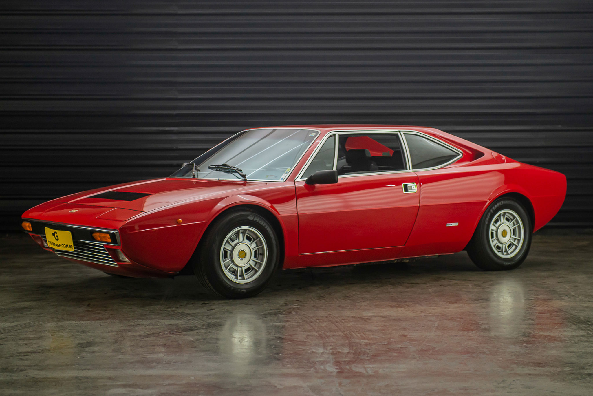 1975-Ferrari-Dino-308-GT4-2+2-a-venda-sao-paulo-sp-for-sale-the-garage-classicos-a-melhor-loja-de-carros-antigos-acervo-de-carros-1-4