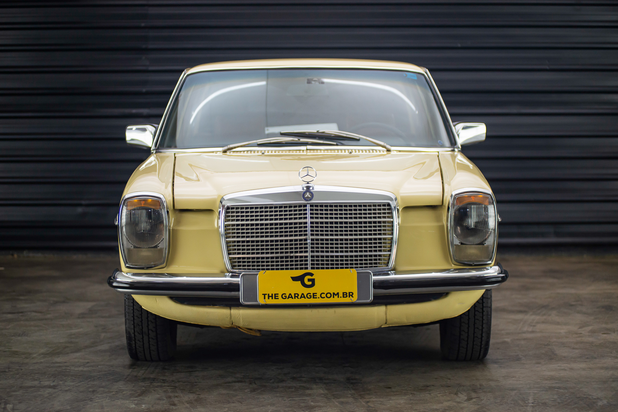 1976-Mercedes-Benz-230.6-W114-a-venda-sao-paulo-sp-for-sale-the-garage-classicos-a-melhor-loja-de-carros-antigos-acervo-de-carros-