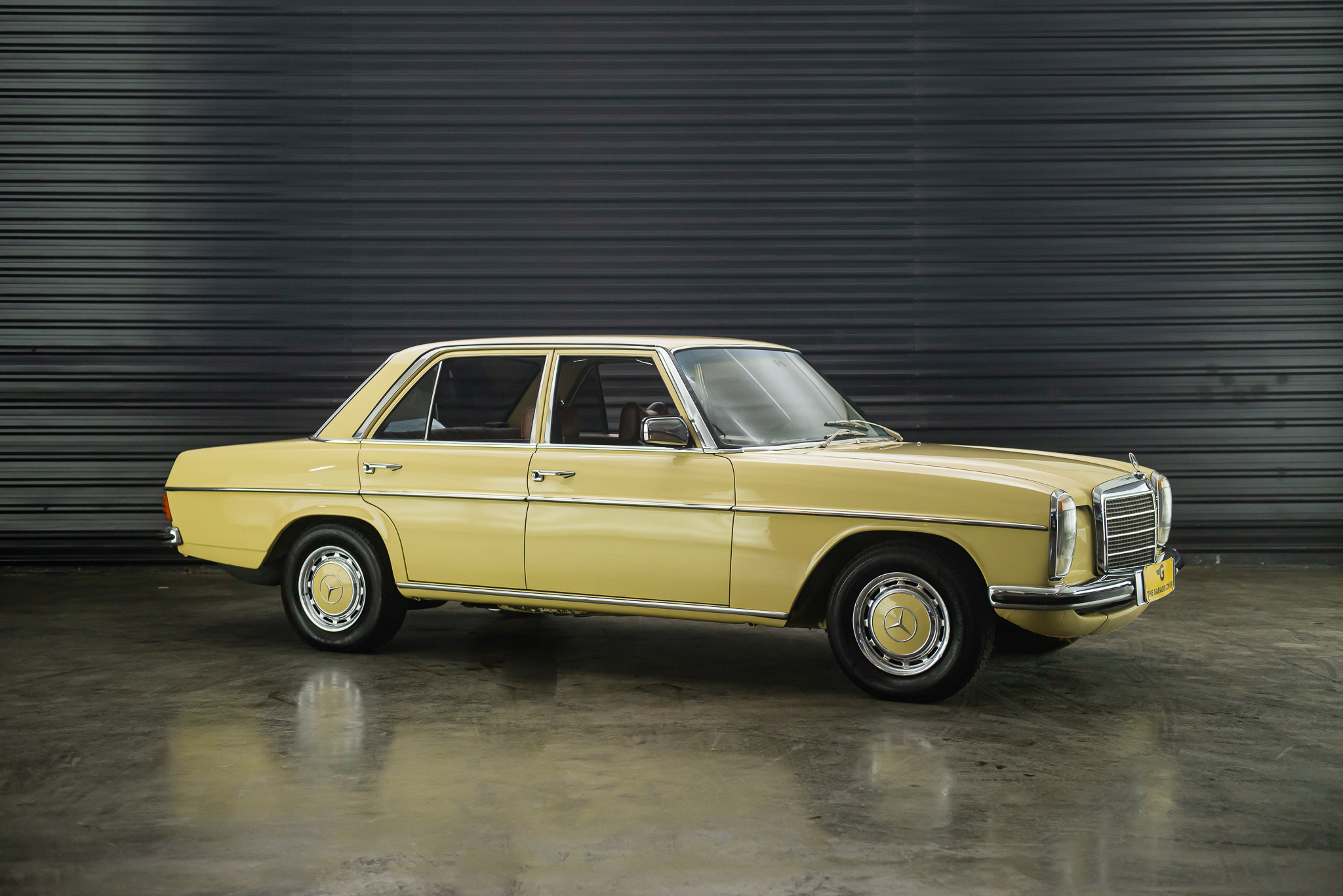 1976-Mercedes-Benz-230.6-W114-a-venda-sao-paulo-sp-for-sale-the-garage-classicos-a-melhor-loja-de-carros-antigos-acervo-de-carros-