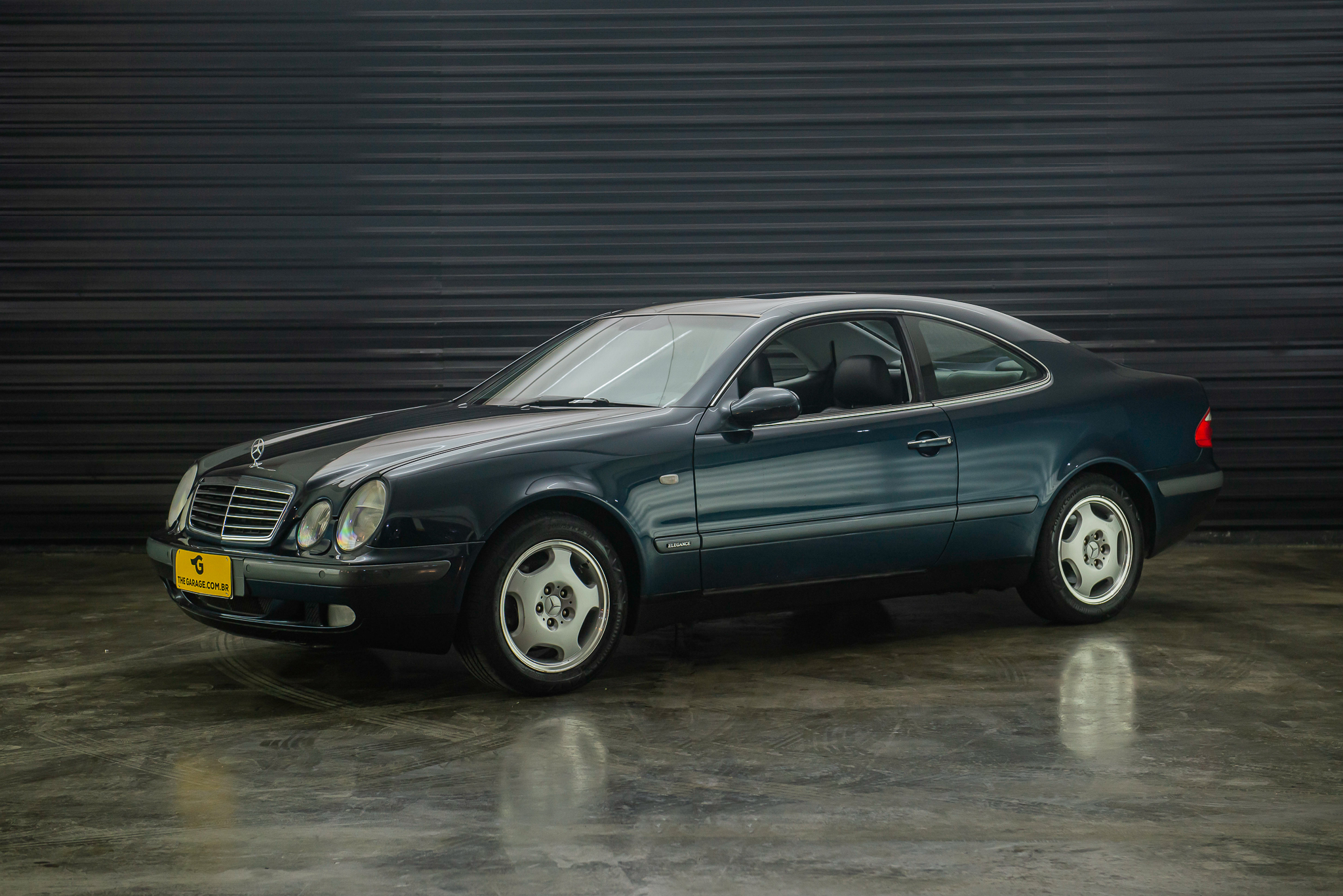 1999-Mercedes-Benz-CLK-320-a-venda-sao-paulo-sp-for-sale-the-garage-classicos-a-melhor-loja-de-carros-antigos-acervo-de-carros-25