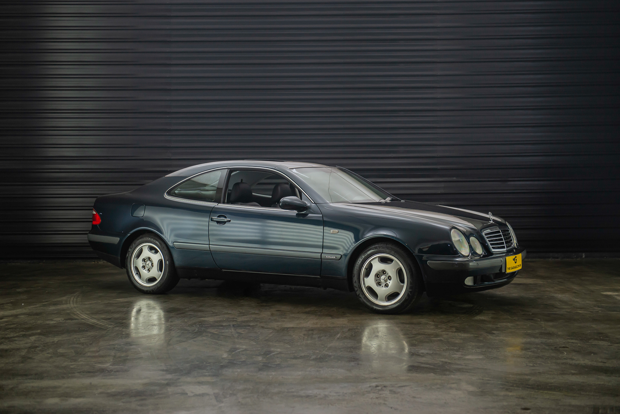 1999-Mercedes-Benz-CLK-320-a-venda-sao-paulo-sp-for-sale-the-garage-classicos-a-melhor-loja-de-carros-antigos-acervo-de-carros-25