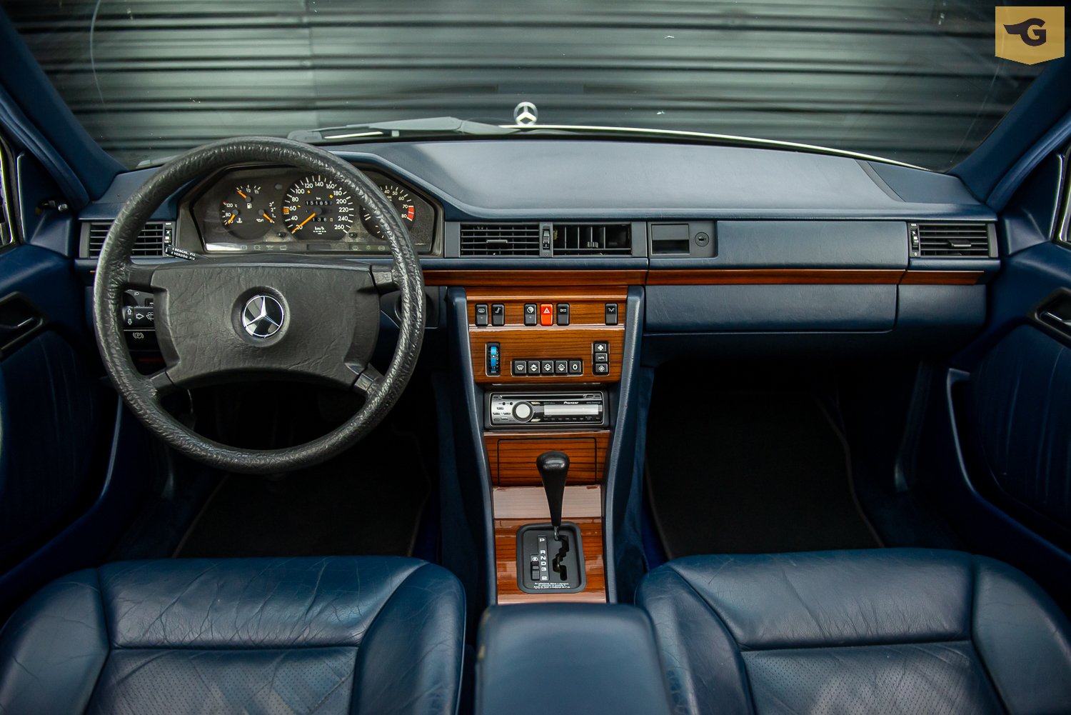 1991-mercedes-benz-300e24-a-venda-sao-paulo-sp-for-sale-the-garage-classicos-a-venda-loja-de-carros-antigos--34