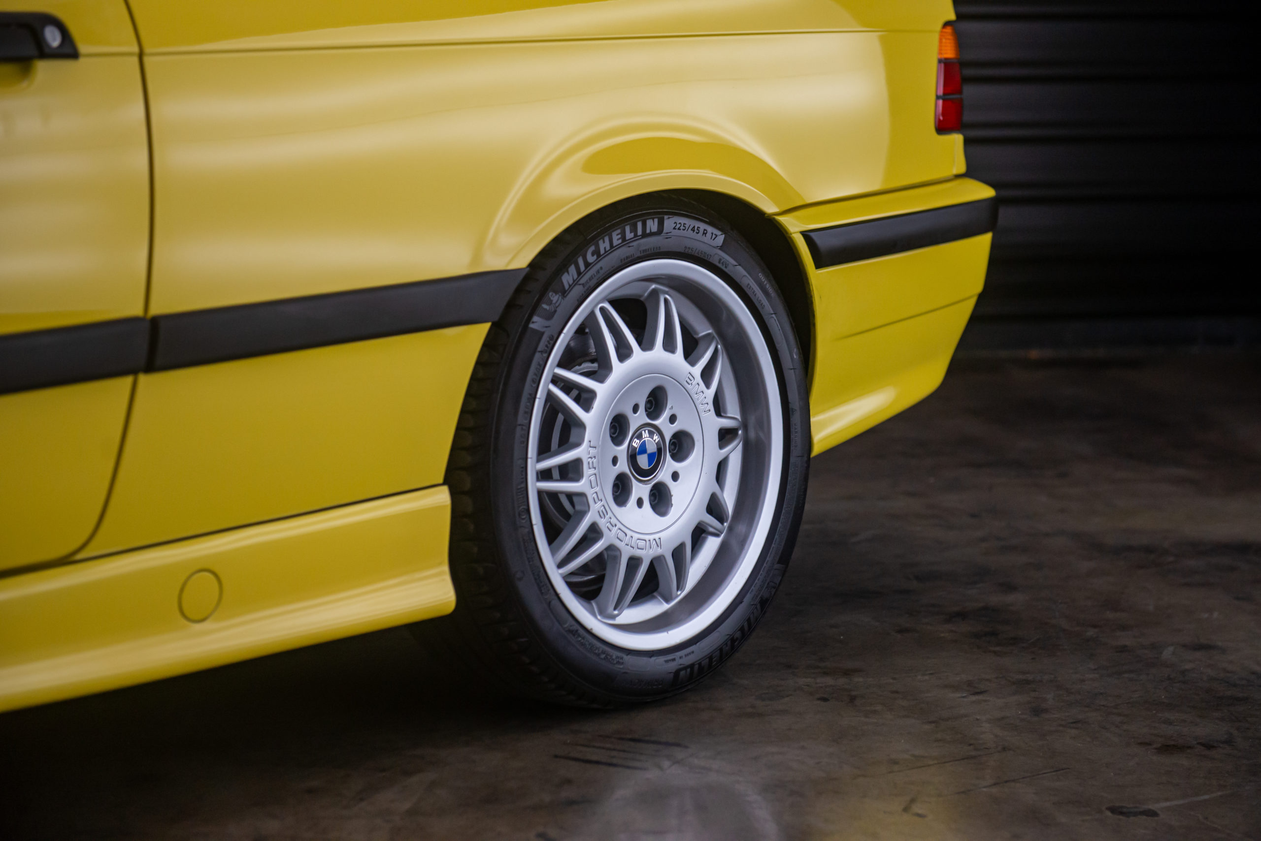 1995-bmw-m3-e36-amarela-a-venda-sao-paulo-sp-for-sale-the-garage-classicos-a-carros-antigos