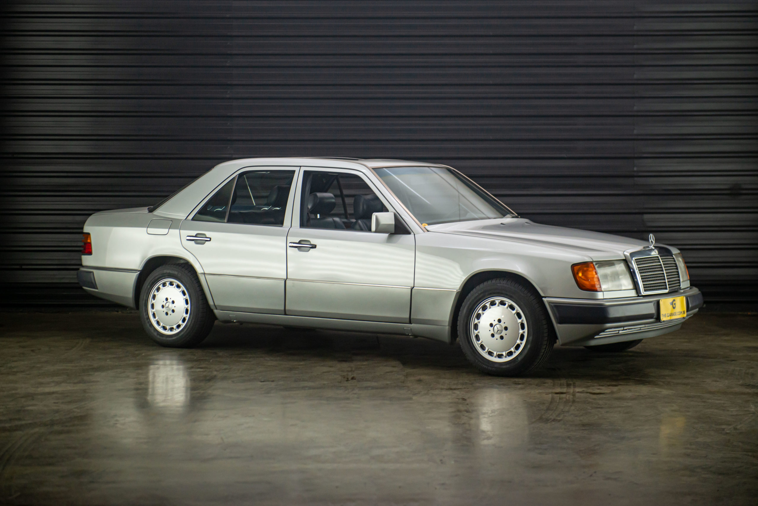 1991-mercedes-benz-300e24-a-venda-sao-paulo-sp-for-sale-the-garage-classicos-a-venda-loja-de-carros-antigos