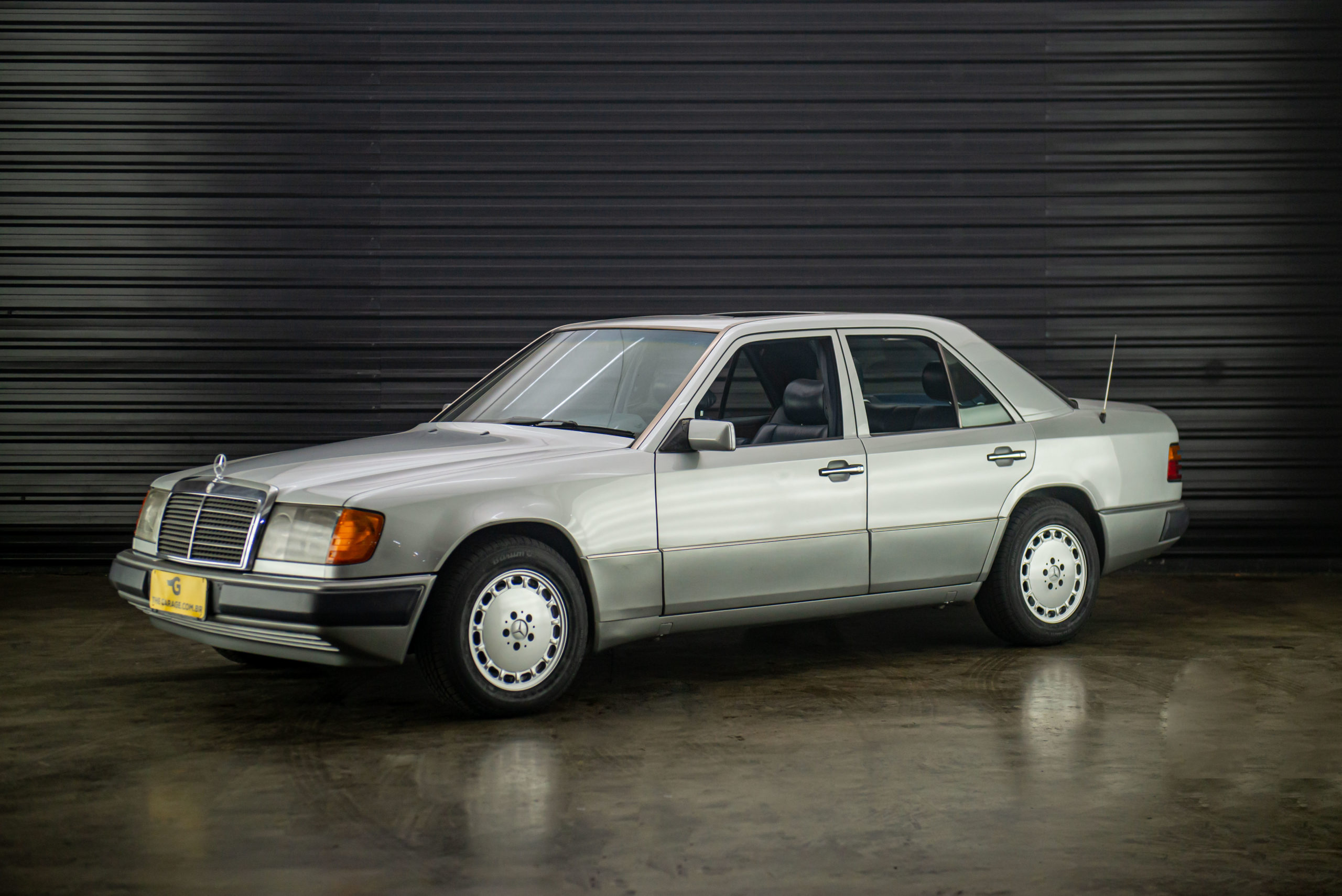 1991-mercedes-benz-300e24-a-venda-sao-paulo-sp-for-sale-the-garage-classicos-a-venda-loja-de-carros-antigos--3