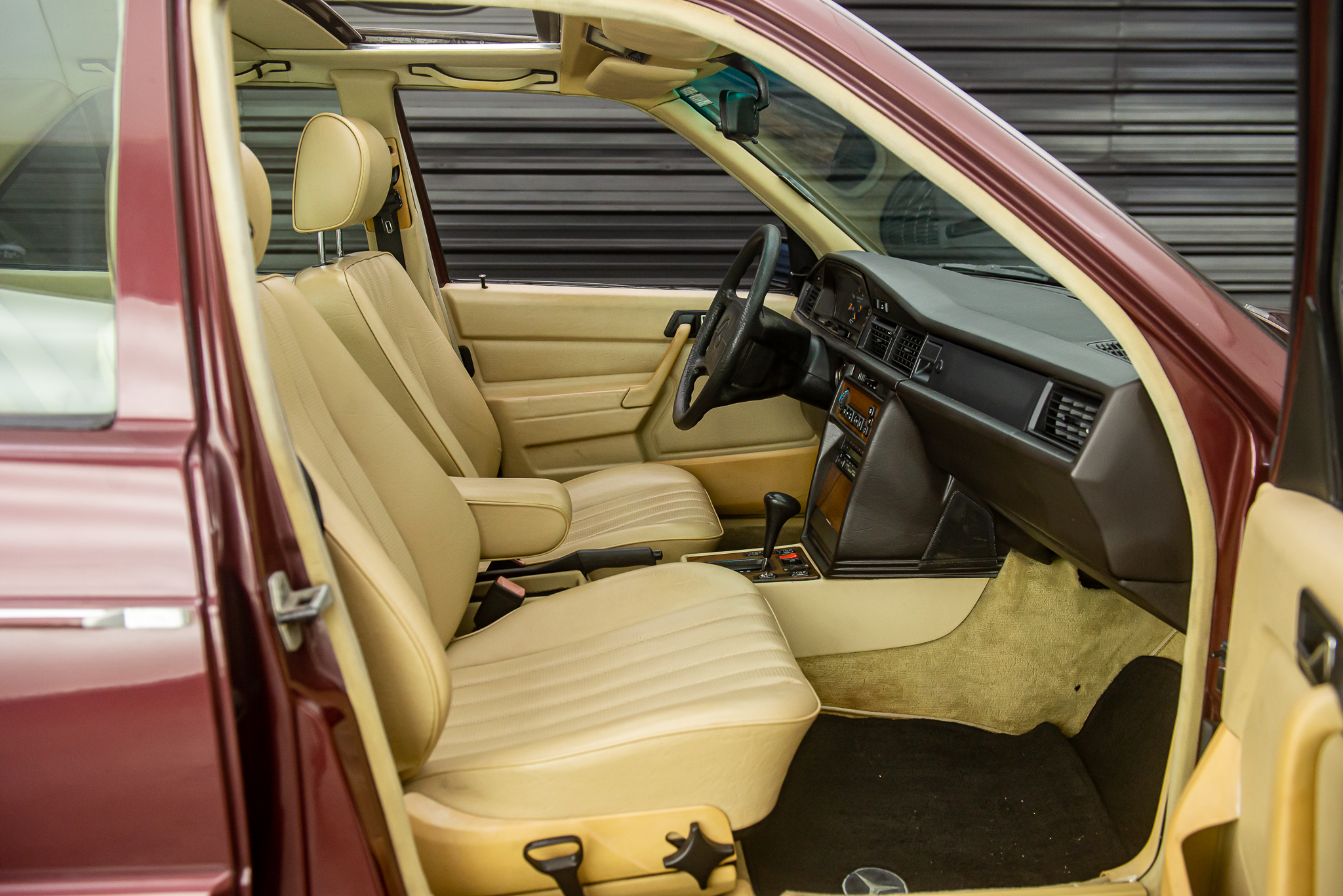 1989-Mercedes-benz-190E-2.6-a-venda-sao-paulo-for-sale-the-garage-classicos