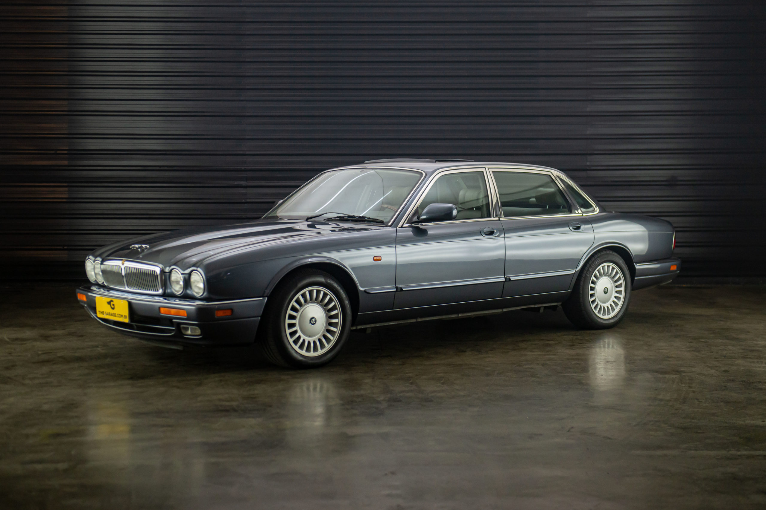 1995-jaguar-xj12-prata-a-venda-sao-paulo-sp-for-sale-the-garage-classicos-a-carros-antigos