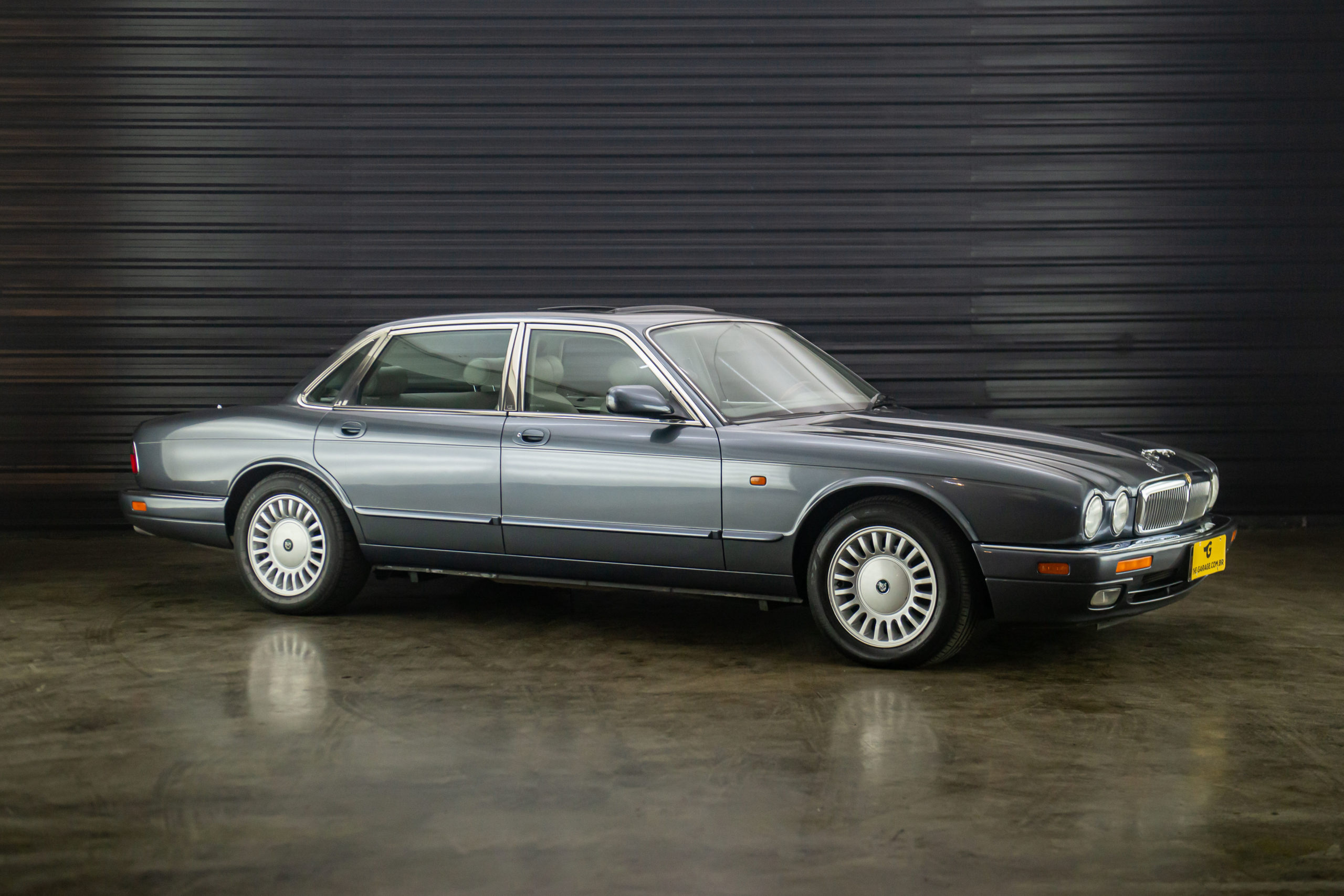 1995-jaguar-xj12-prata-a-venda-sao-paulo-sp-for-sale-the-garage-classicos-a-carros-antigos