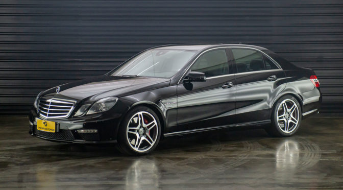 2012-Mercedes-benz-E63-AMG-5.5-biturbo-a-venda-sao-paulo-for-sale-the-garage-classicos