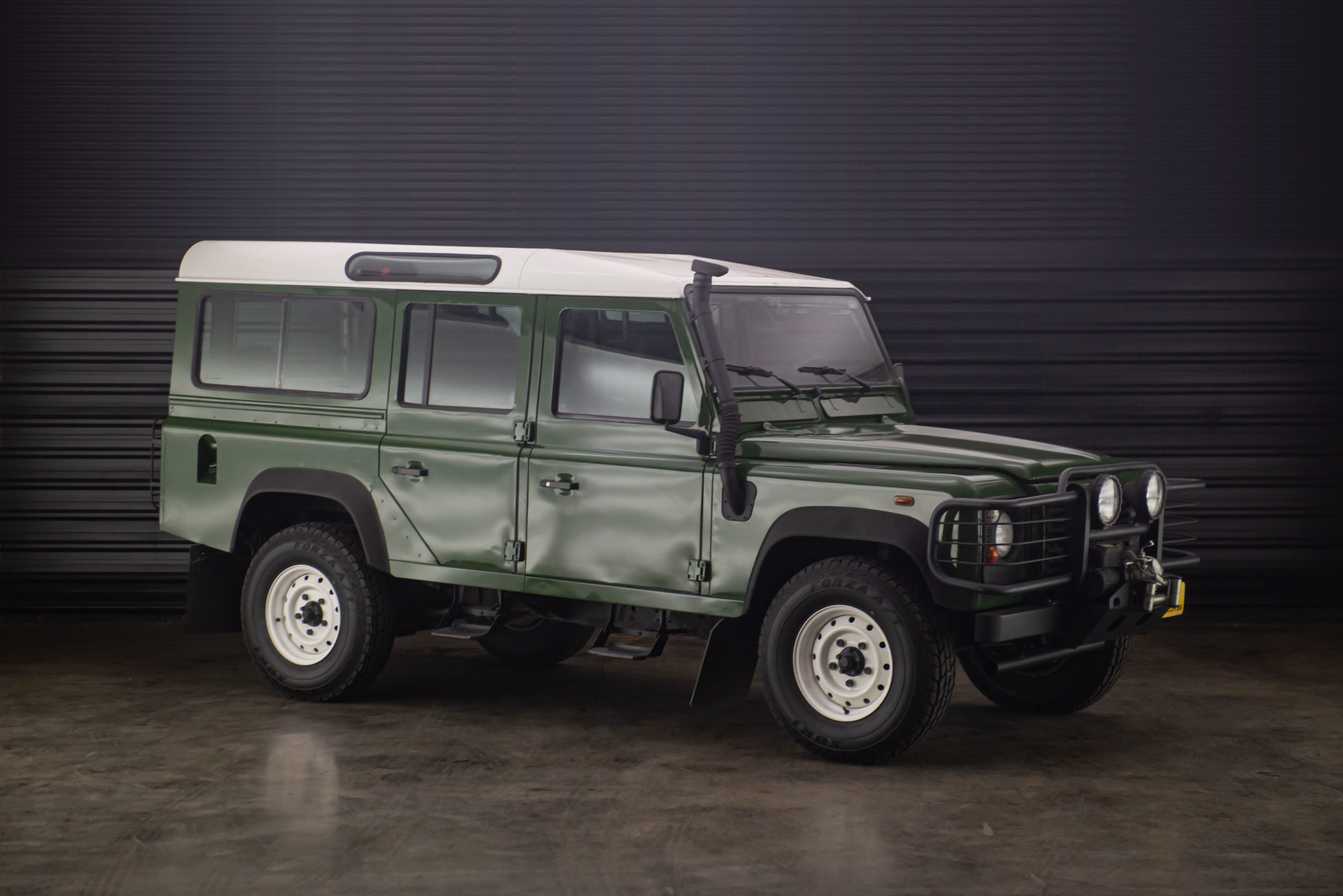 2000-defender-110-a-venda-são-paulo-the-garage-for-sale