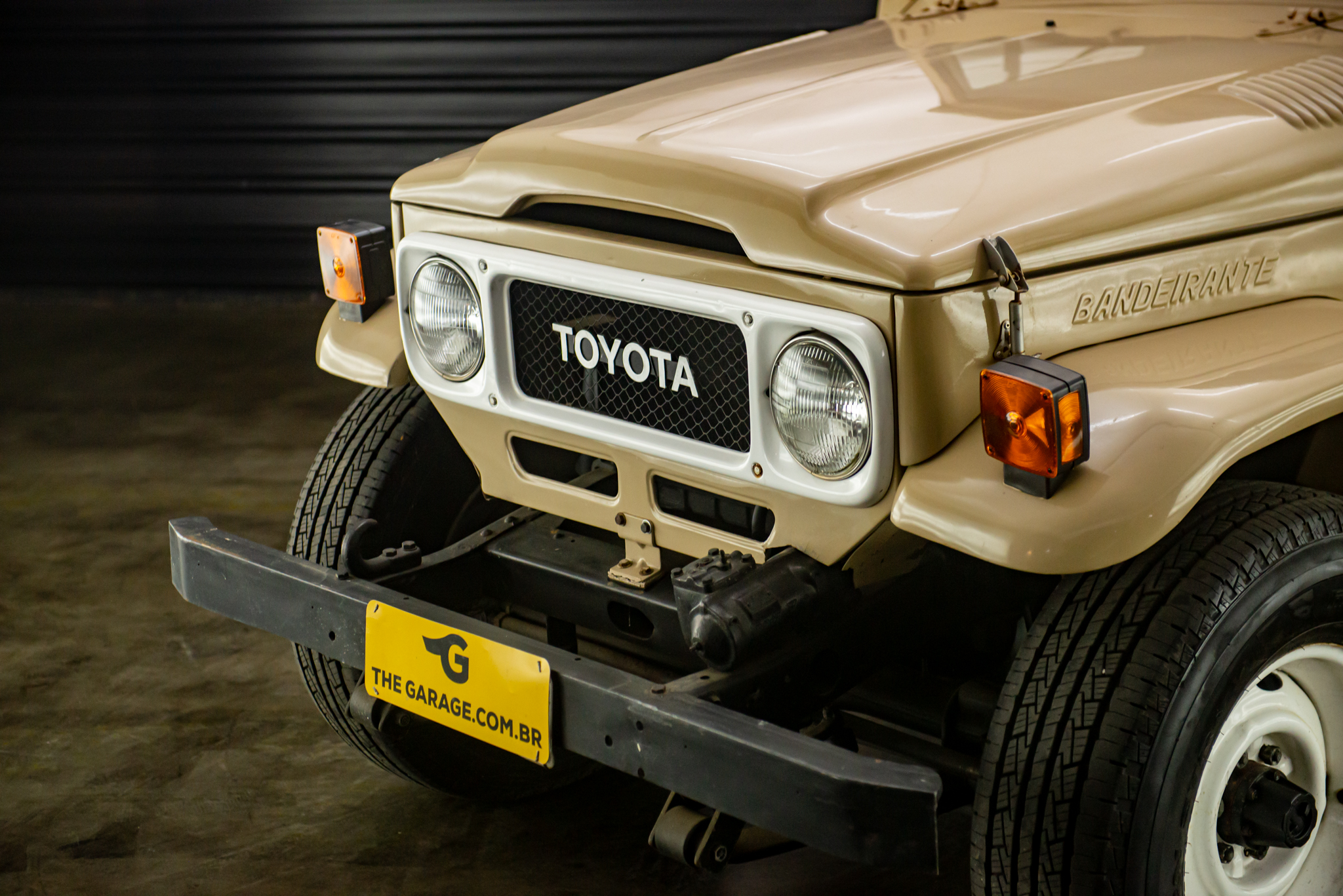 1988-toyota-bandeirantes-a-venda-sao-paulo-sp-for-sale-the-garage-classicos-a-melhor-loja-de-carros-antigos-acervo-de-carros