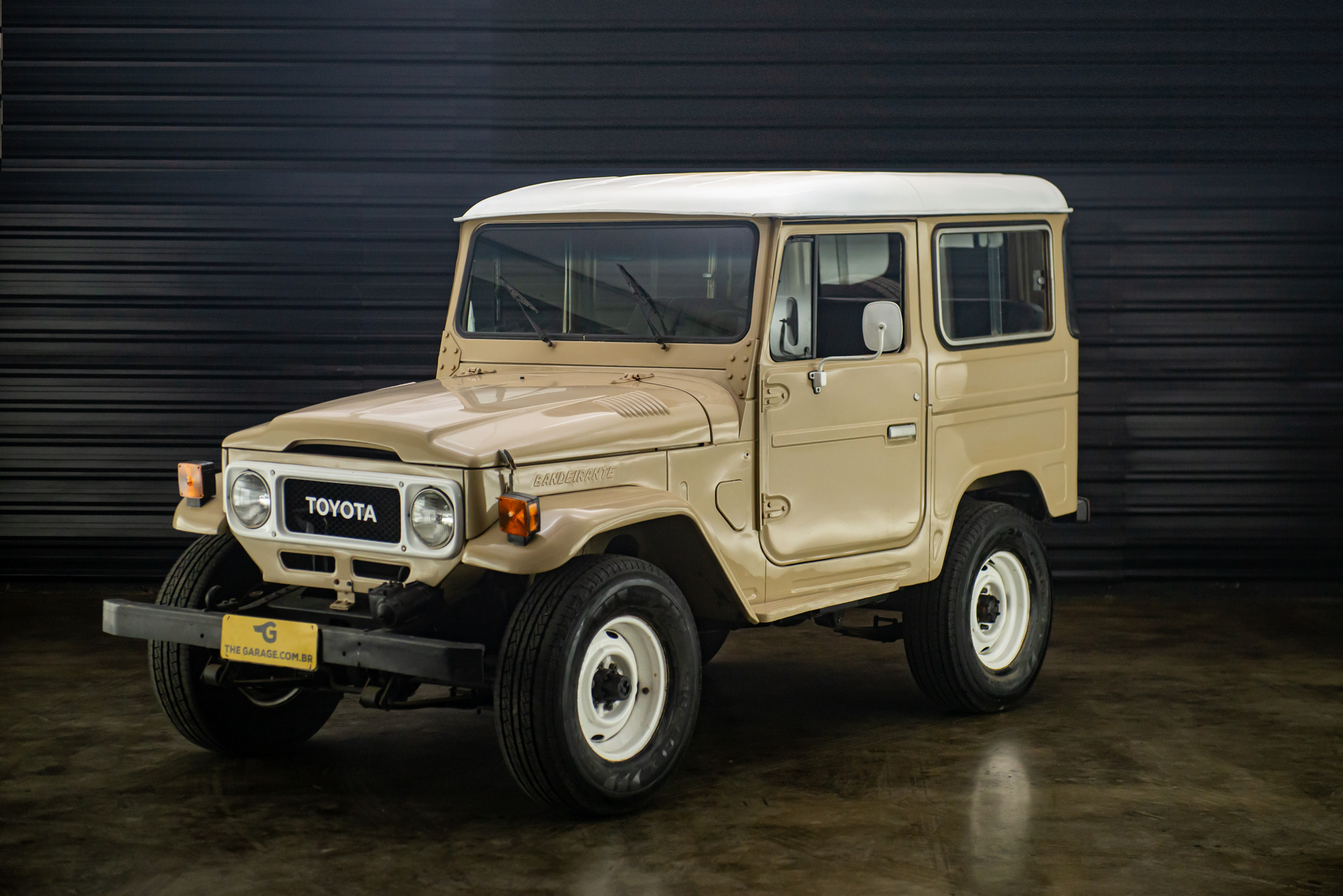 1988-toyota-bandeirantes-a-venda-sao-paulo-sp-for-sale-the-garage-classicos-a-melhor-loja-de-carros-antigos-acervo-de-carros