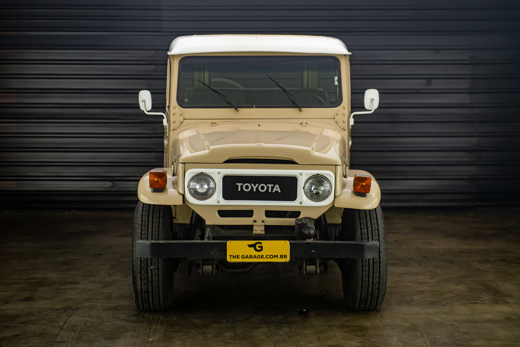 1988-toyota-bandeirantes-a-venda-sao-paulo-sp-for-sale-the-garage-classicos-a-melhor-loja-de-carros-antigos-acervo-de-carros