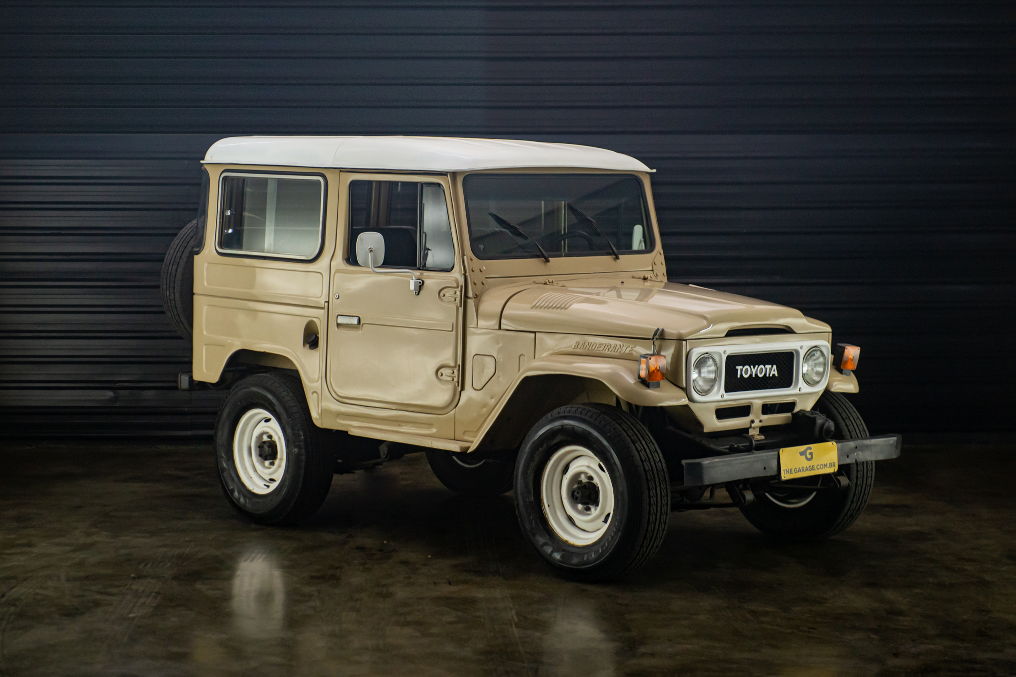 1988-toyota-bandeirantes-a-venda-sao-paulo-sp-for-sale-the-garage-classicos-a-melhor-loja-de-carros-antigos-acervo-de-carros