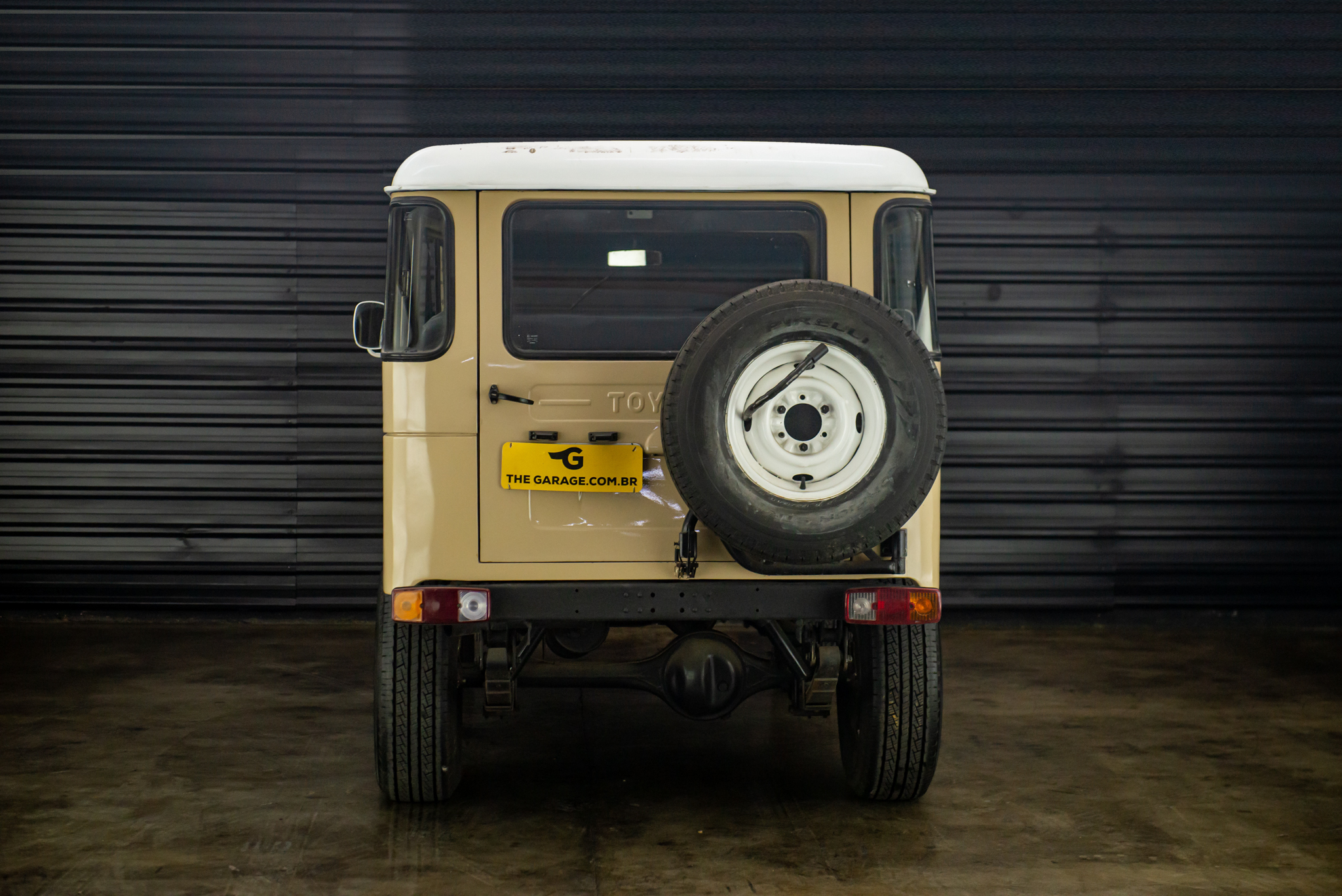 1988-toyota-bandeirantes-a-venda-sao-paulo-sp-for-sale-the-garage-classicos-a-melhor-loja-de-carros-antigos-acervo-de-carros