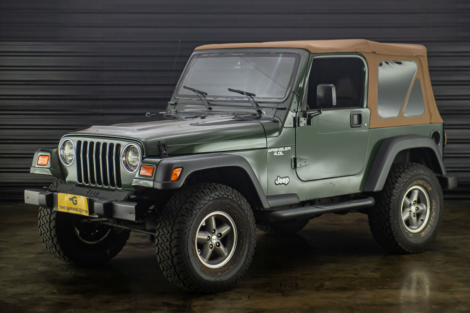 1998-Jeep-Wrangler-4l-4X4-a-venda-sao-paulo-sp-for-sale-the-garage-classicos-a-melhor-loja-de-carros-antigos-acervo-de-carros