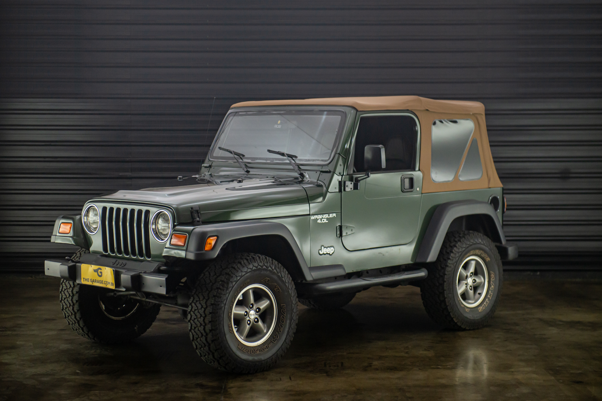 1998-Jeep-Wrangler-4l-4X4-a-venda-sao-paulo-sp-for-sale-the-garage-classicos-a-melhor-loja-de-carros-antigos-acervo-de-carros