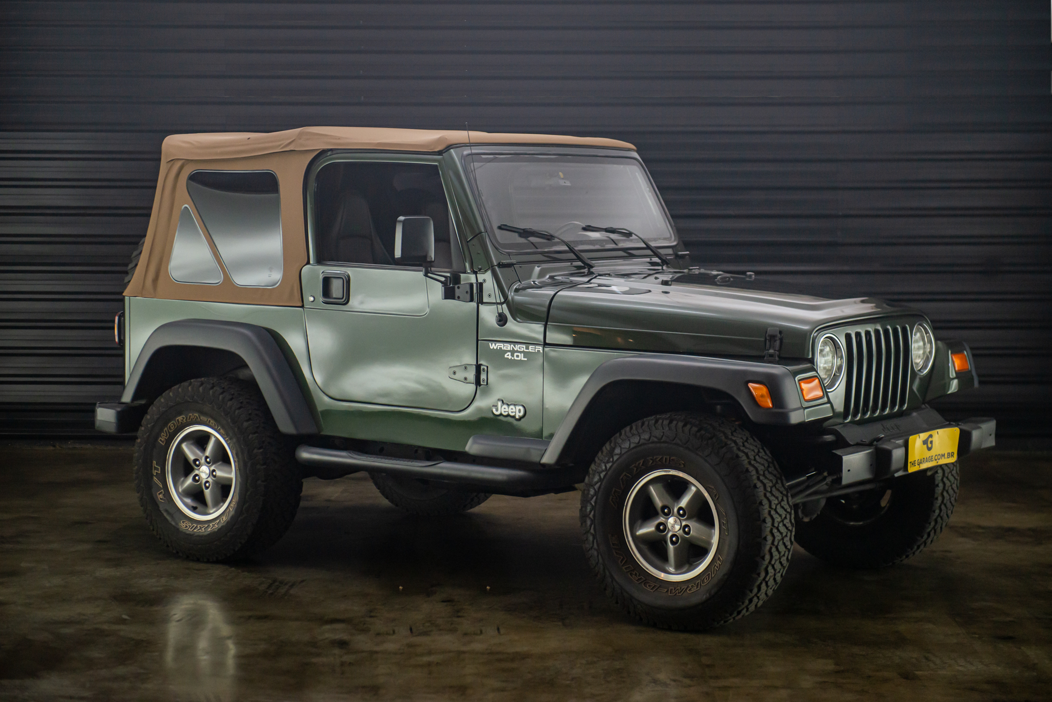 1998-Jeep-Wrangler-4l-4X4-a-venda-sao-paulo-sp-for-sale-the-garage-classicos-a-melhor-loja-de-carros-antigos-acervo-de-carros