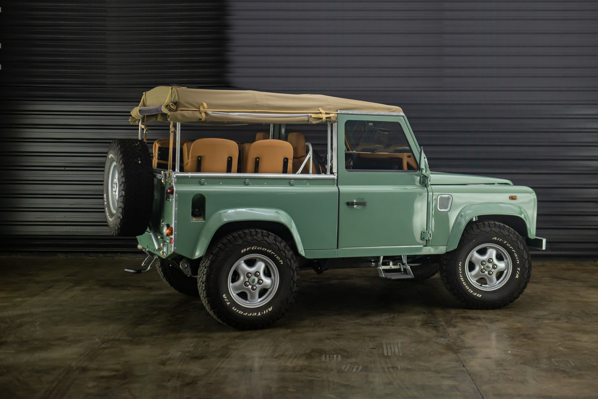 2001-Land-Rover-Defender-90-a-venda-sao-paulo-sp-for-sale-the-garage-classicos-a-melhor-loja-de-carros-antigos-acervo-de-carros