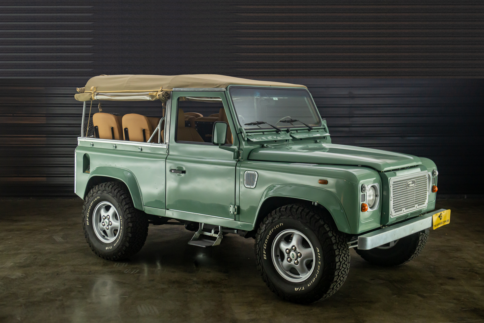 2001-Land-Rover-Defender-90-a-venda-sao-paulo-sp-for-sale-the-garage-classicos-a-melhor-loja-de-carros-antigos-acervo-de-carros