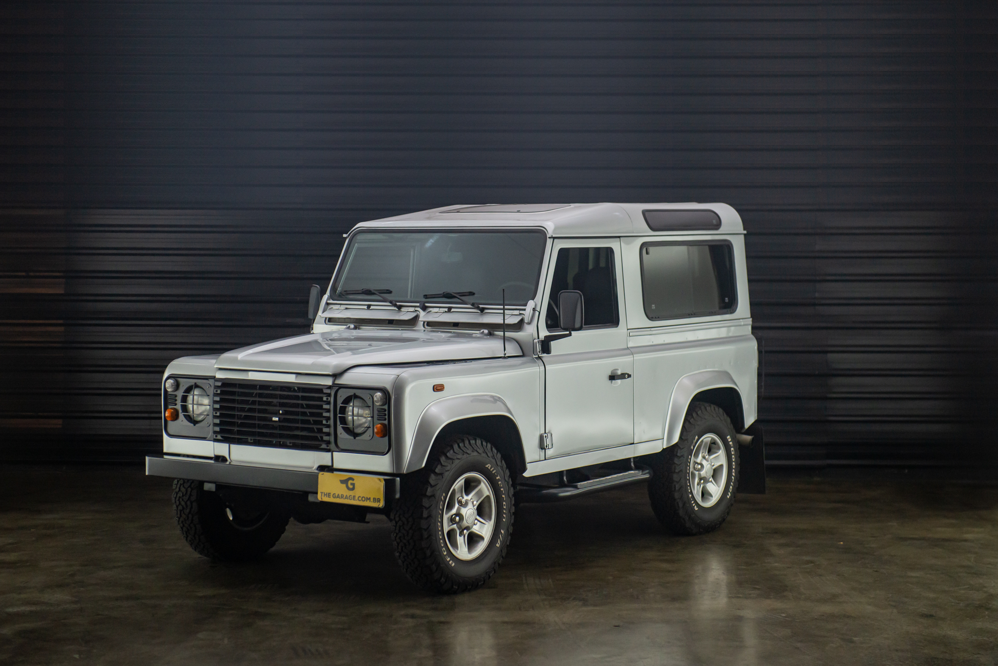 2003-land-rover-defender-90-a-venda-sao-paulo-sp-for-sale-the-garage-classicos-a-melhor-loja-de-carros-antigos-acervo-de-carros