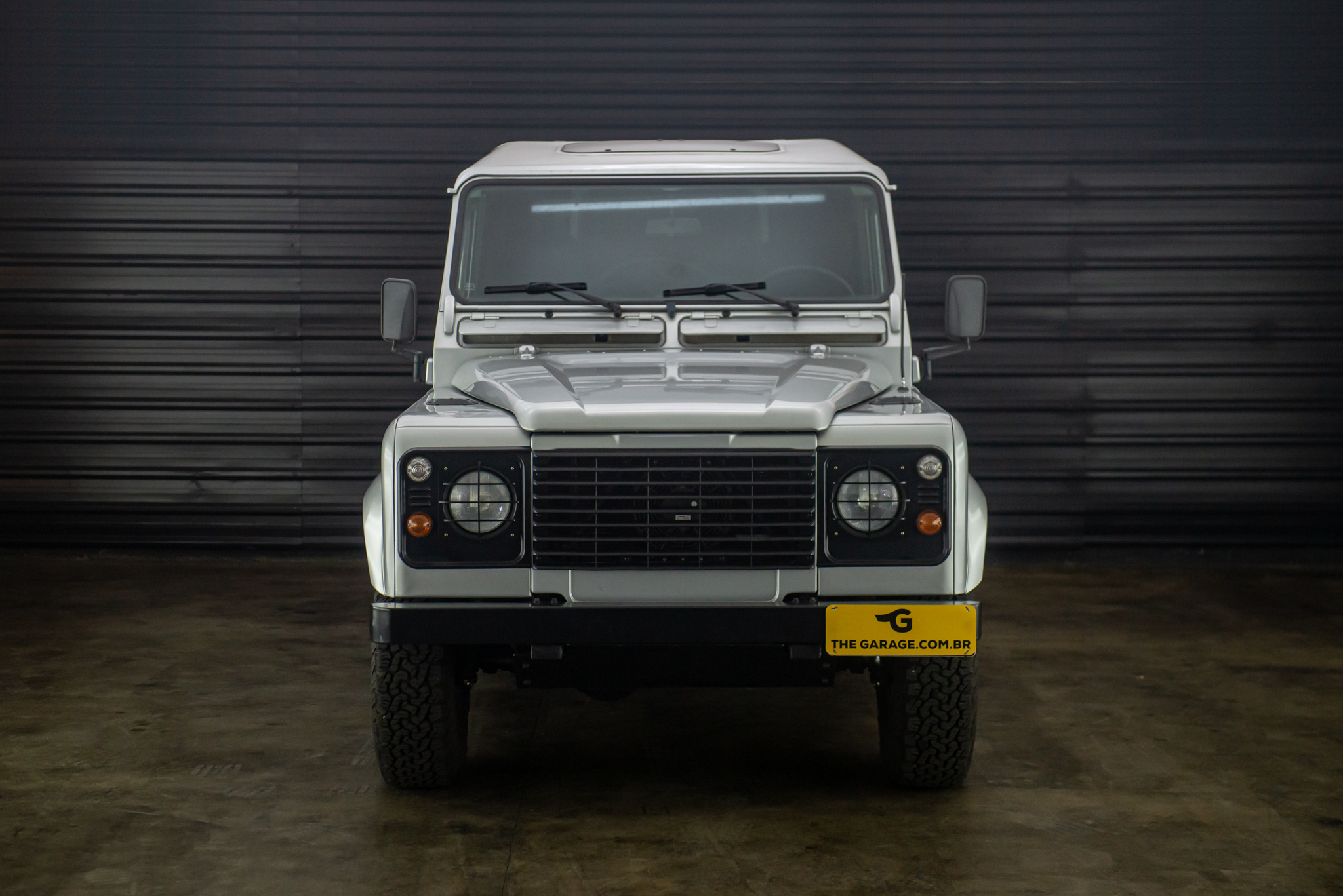 2003-land-rover-defender-90-a-venda-sao-paulo-sp-for-sale-the-garage-classicos-a-melhor-loja-de-carros-antigos-acervo-de-carros