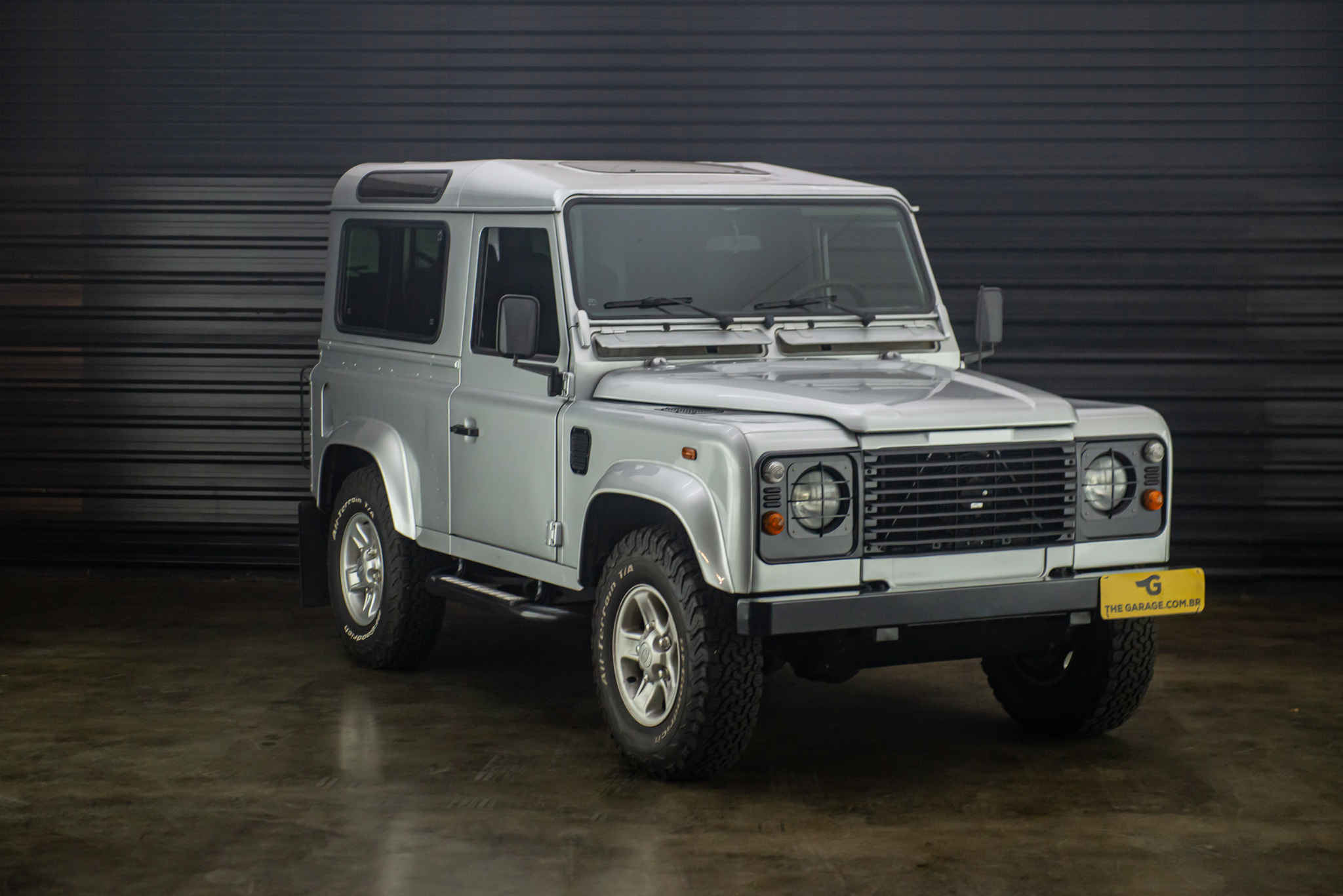 2003-land-rover-defender-90-a-venda-sao-paulo-sp-for-sale-the-garage-classicos-a-melhor-loja-de-carros-antigos-acervo-de-carros