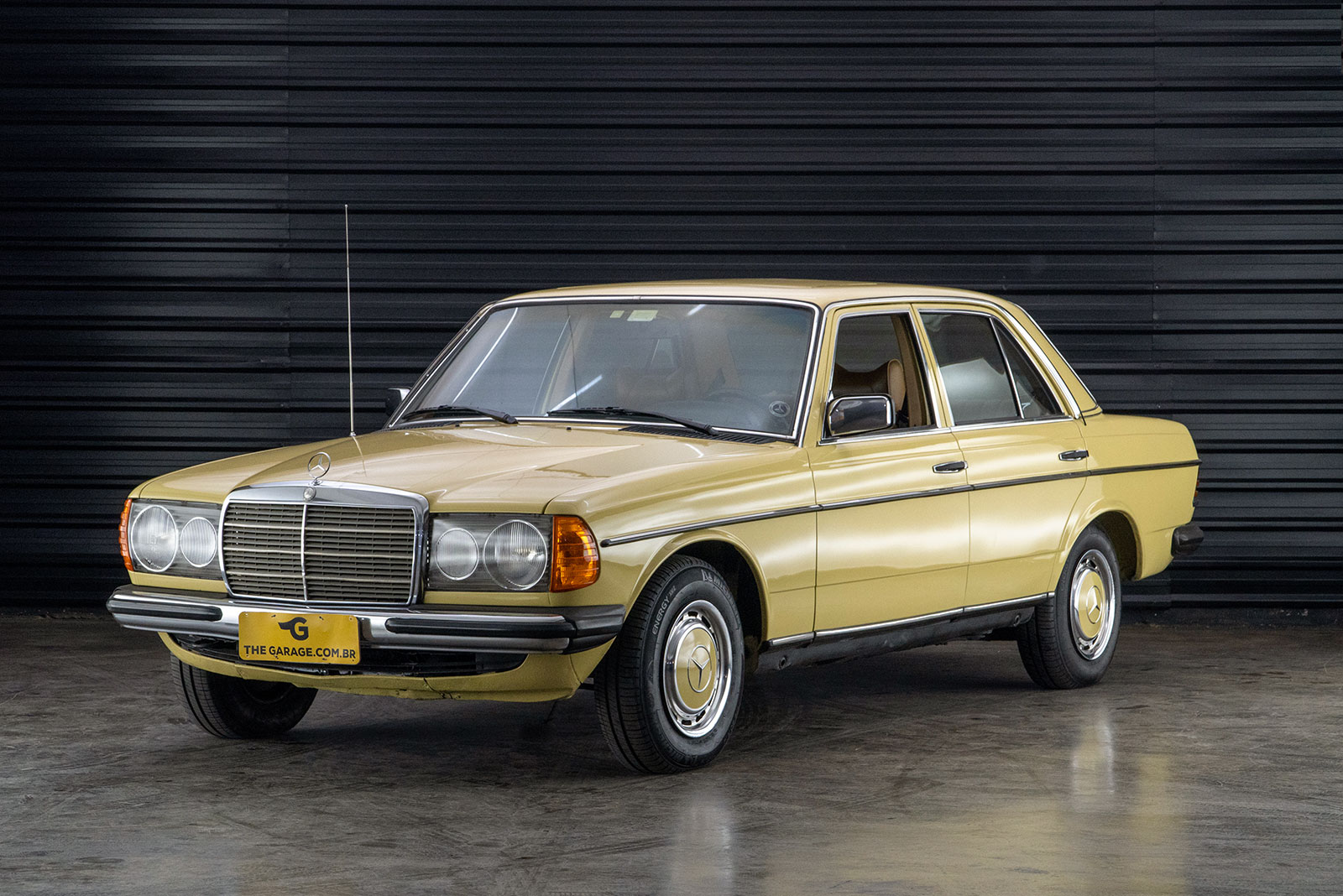 1980-Mercedes-benz-300D-venda-sao-paulo-sp-for-sale-the-garage-classicos-a-melhor-loja-de-carros-antigos-acervo-de-carros