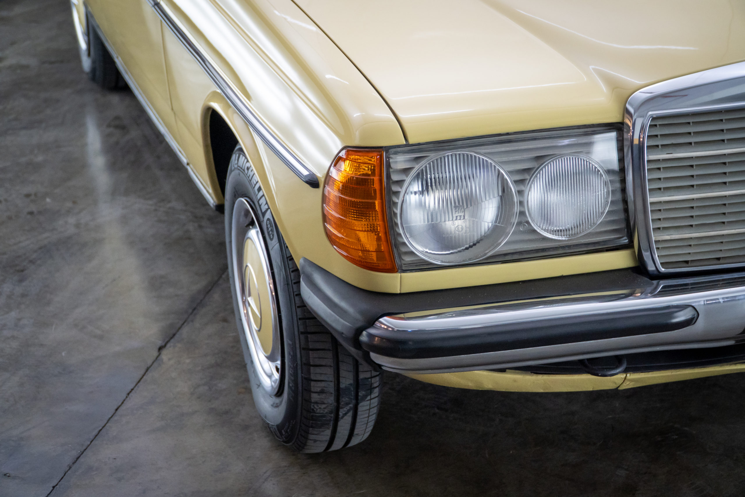 1980-Mercedes-benz-300D-venda-sao-paulo-sp-for-sale-the-garage-classicos-a-melhor-loja-de-carros-antigos-acervo-de-carros