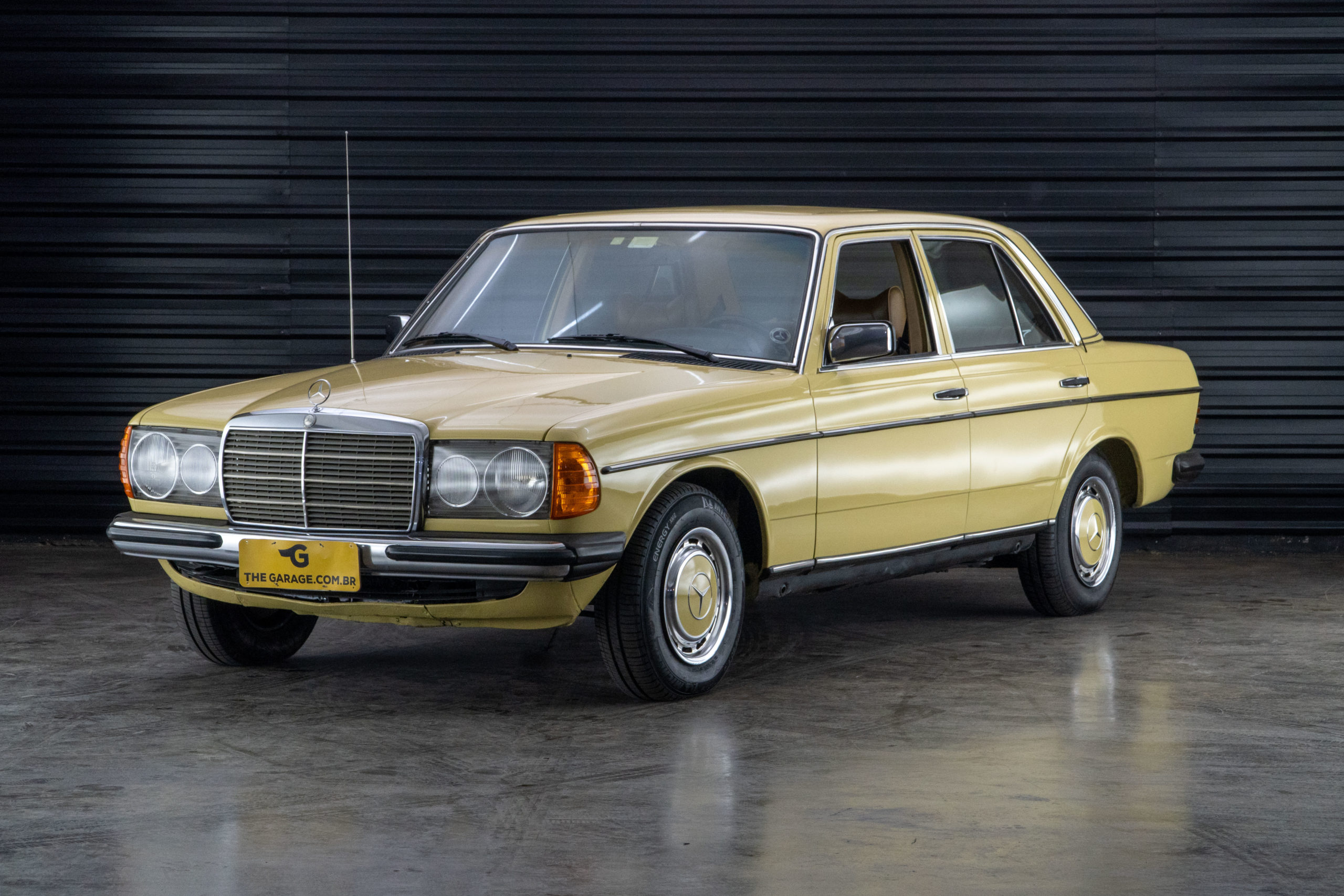 1980-Mercedes-benz-300D-venda-sao-paulo-sp-for-sale-the-garage-classicos-a-melhor-loja-de-carros-antigos-acervo-de-carros