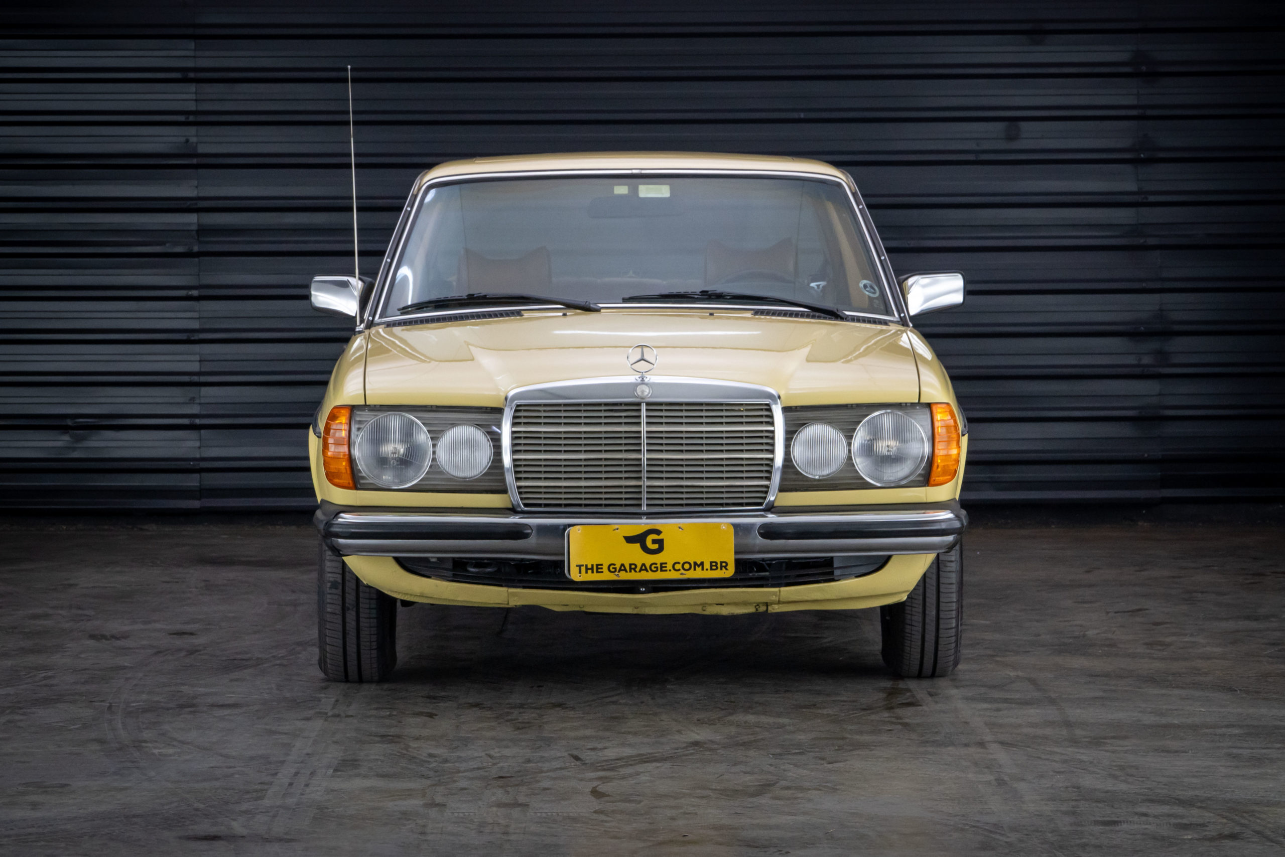 1980-Mercedes-benz-300D-venda-sao-paulo-sp-for-sale-the-garage-classicos-a-melhor-loja-de-carros-antigos-acervo-de-carros