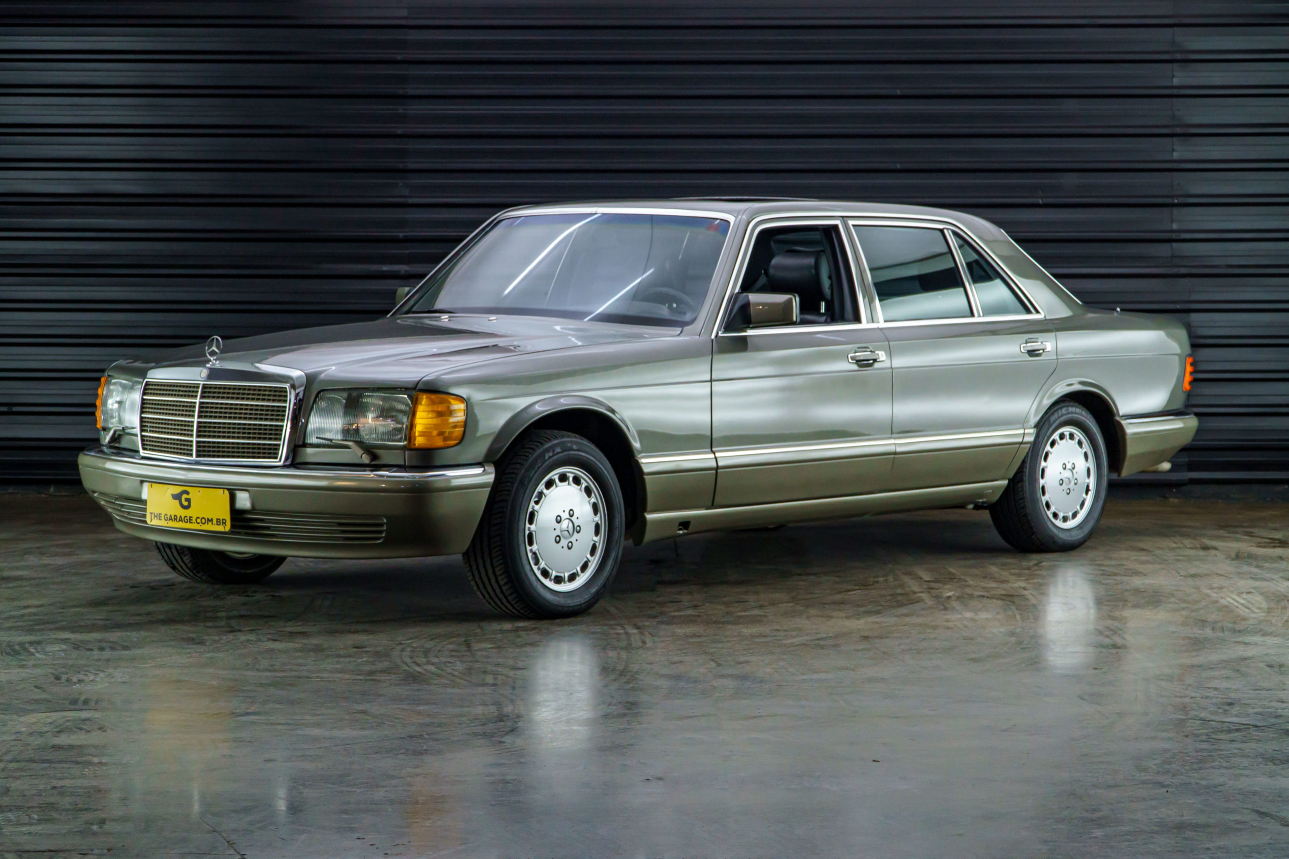 1988-Mercedes-Benz-560-SEL-venda-sao-paulo-sp-for-sale-the-garage-classicos-a-melhor-loja-de-carros-antigos-acervo-de-carros