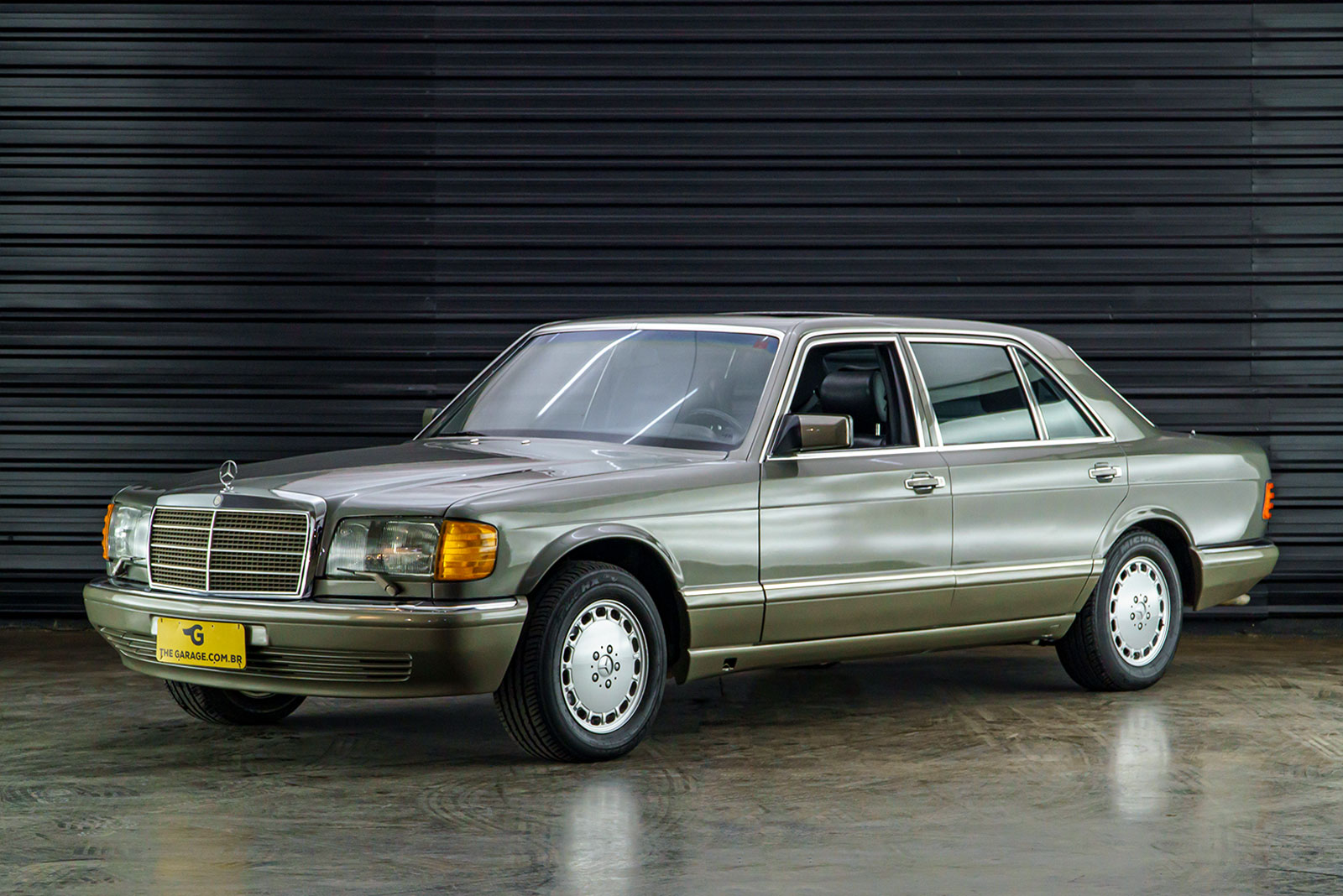 1988-Mercedes-Benz-560-SEL-venda-sao-paulo-sp-for-sale-the-garage-classicos-a-melhor-loja-de-carros-antigos-acervo-de-carros