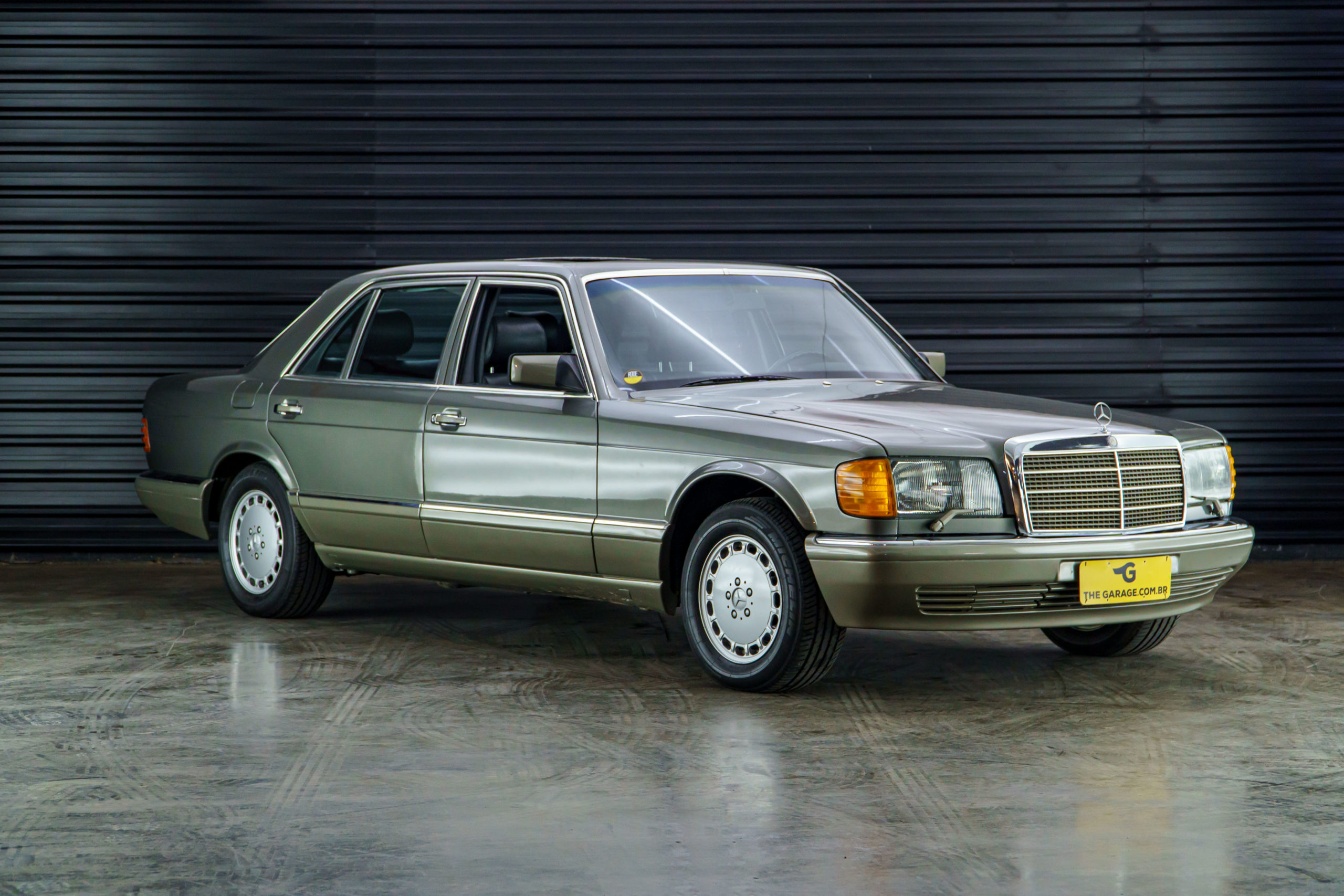 1988-Mercedes-Benz-560-SEL-venda-sao-paulo-sp-for-sale-the-garage-classicos-a-melhor-loja-de-carros-antigos-acervo-de-carros