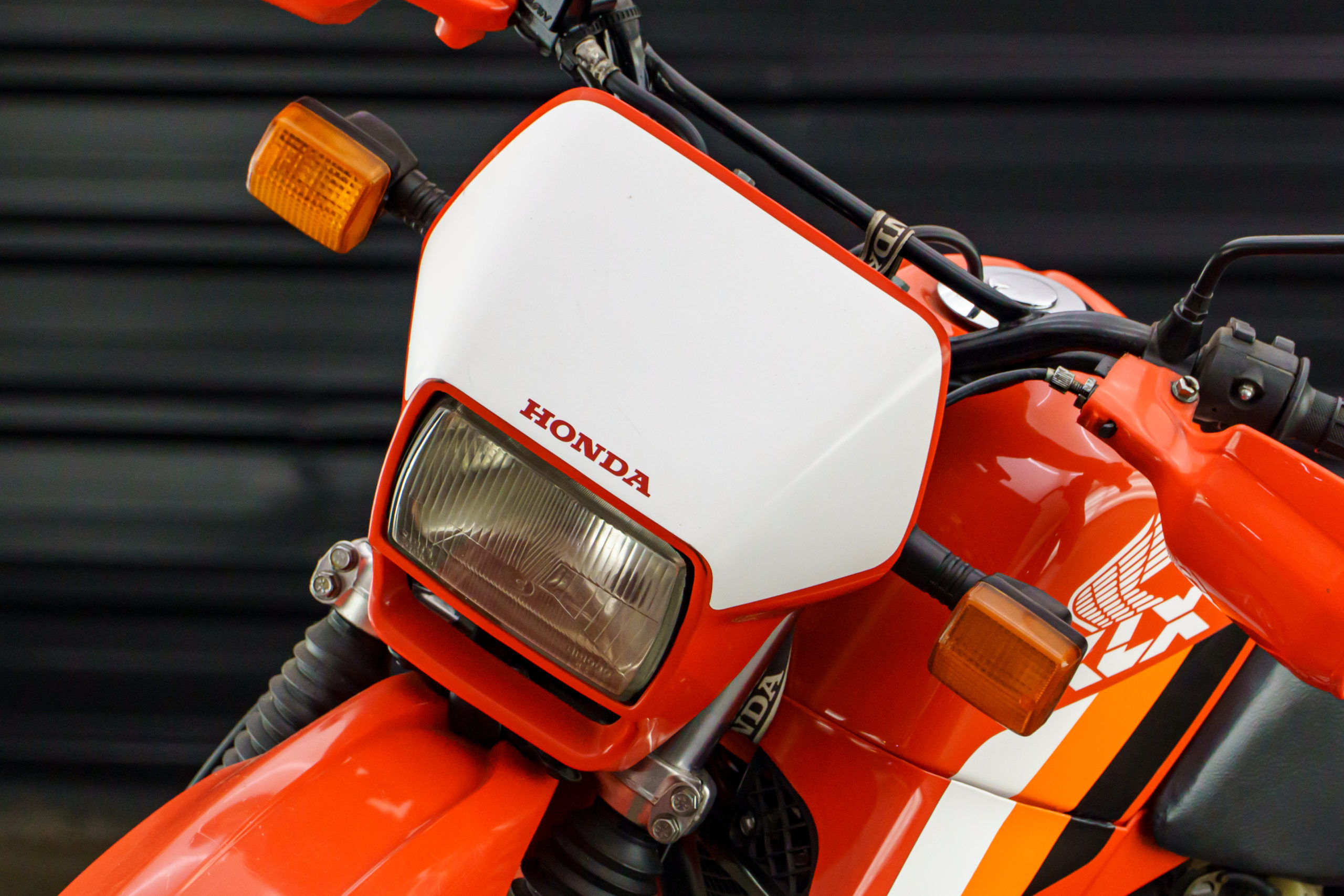 1988-honda-xlx-350-venda-sao-paulo-sp-for-sale-the-garage-classicos-a-melhor-loja-de-carros-antigos-acervo-de-carros