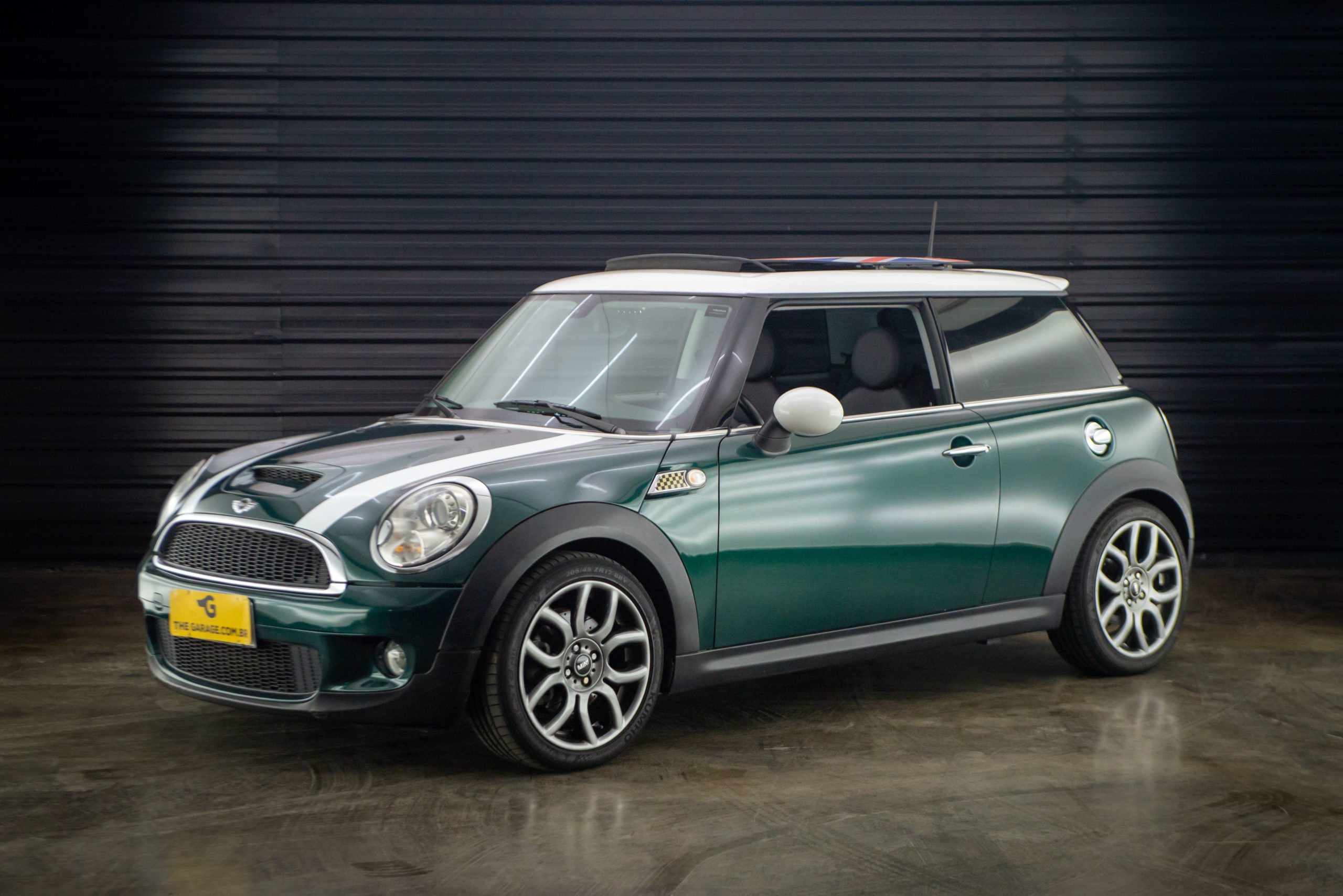 2009-mini-cooper-S-venda-sao-paulo-sp-for-sale-the-garage-classicos-a-melhor-loja-de-carros-antigos-acervo-de-carros-32