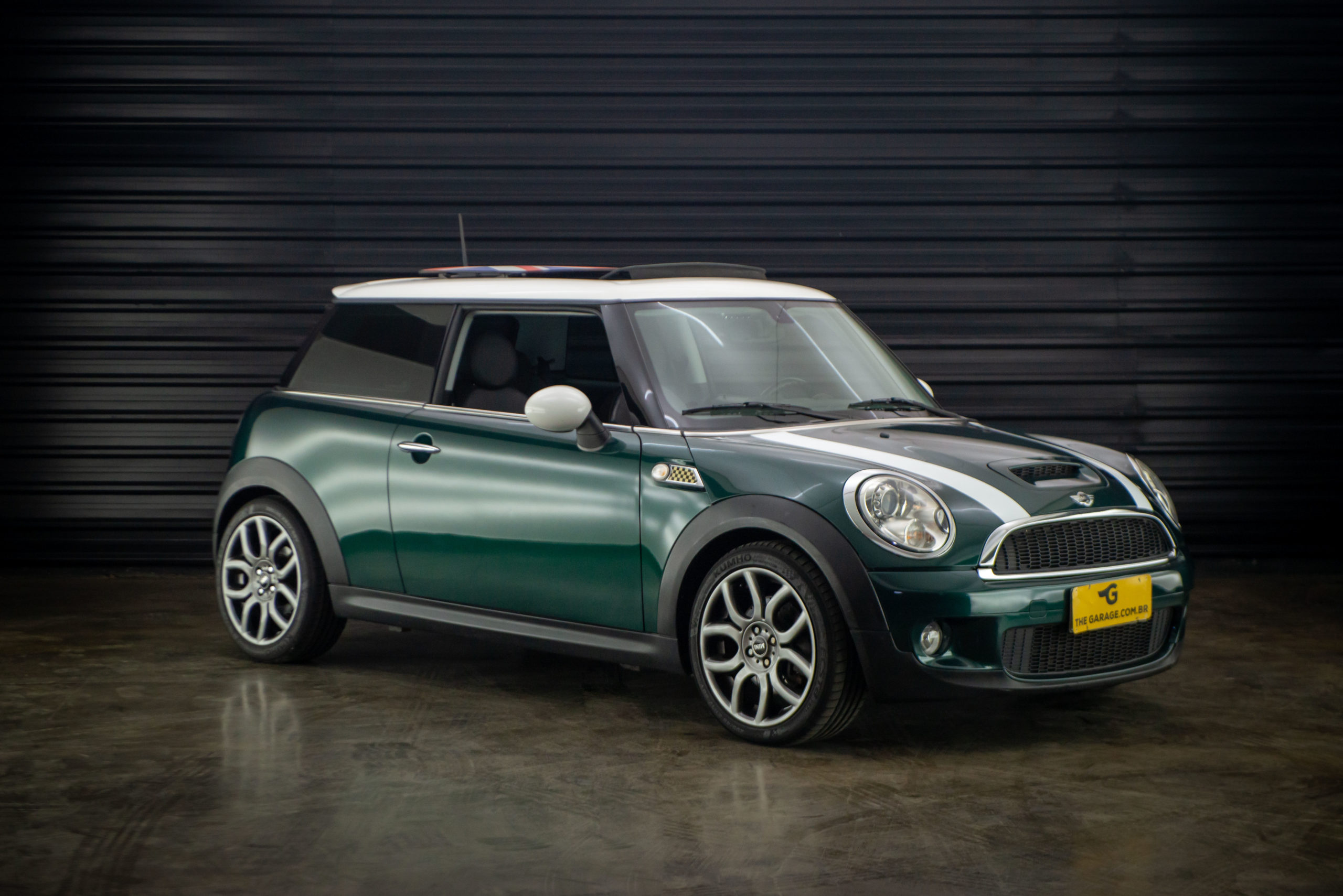 2009-mini-cooper-S-venda-sao-paulo-sp-for-sale-the-garage-classicos-a-melhor-loja-de-carros-antigos-acervo-de-carros-32