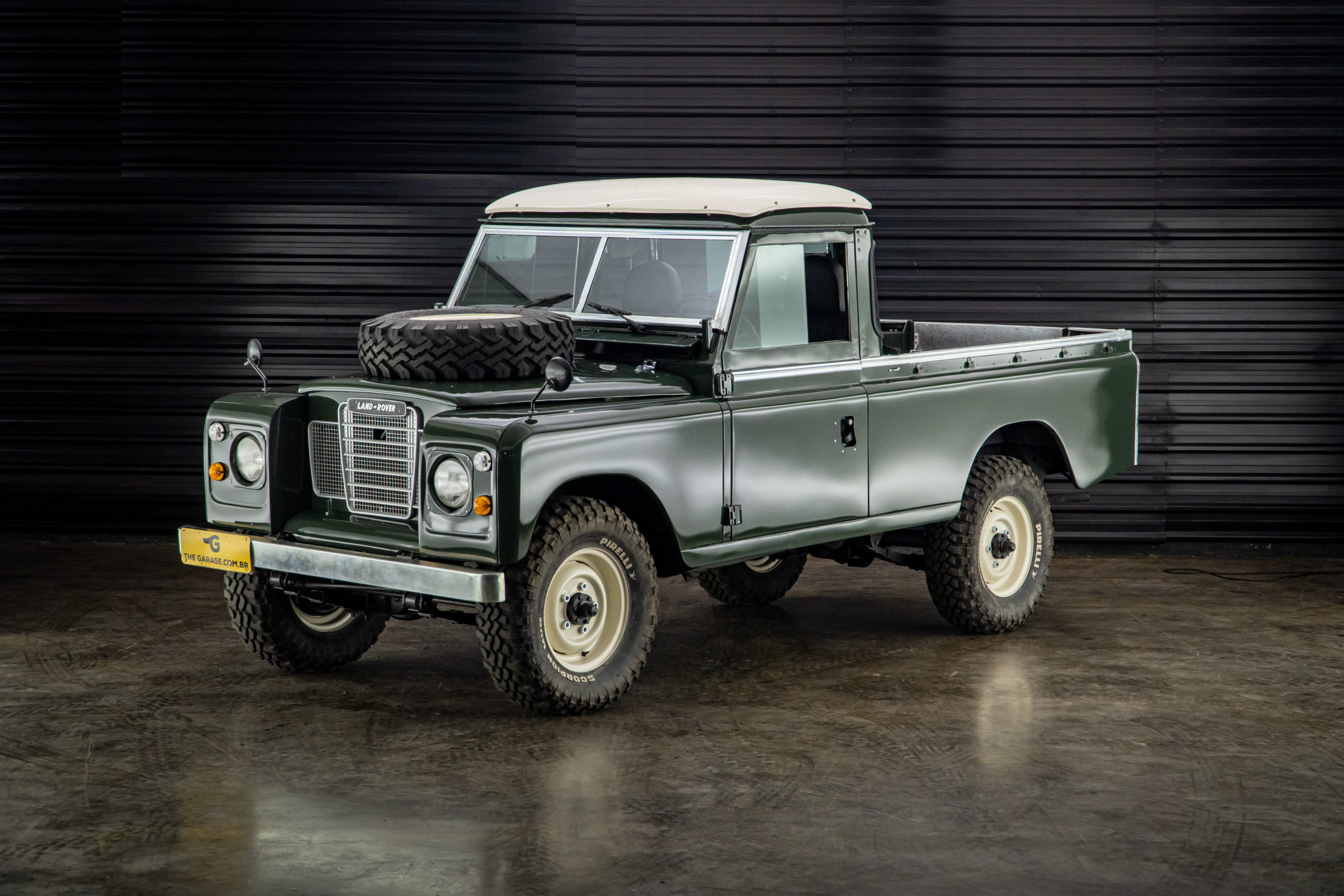 1981-land-rover-defender-serie-iii-venda-sao-paulo-sp-for-sale-the-garage-classicos-a-melhor-loja-de-carros-antigos-acervo-de-carros