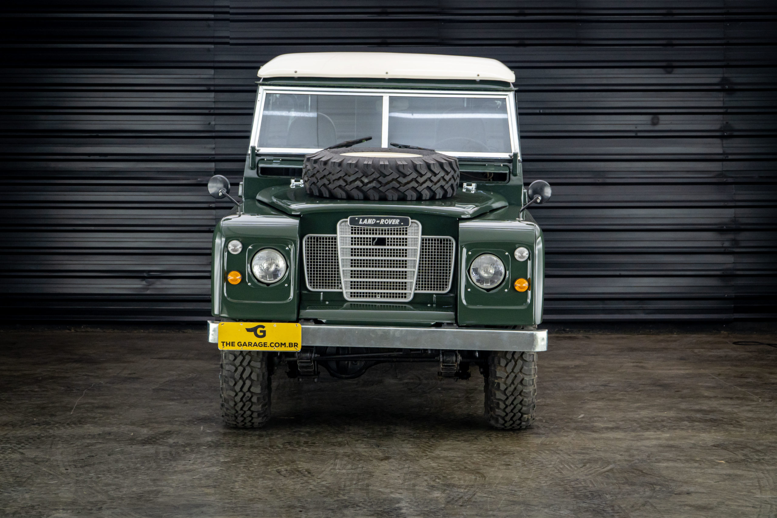 1981-land-rover-defender-serie-iii-venda-sao-paulo-sp-for-sale-the-garage-classicos-a-melhor-loja-de-carros-antigos-acervo-de-carros