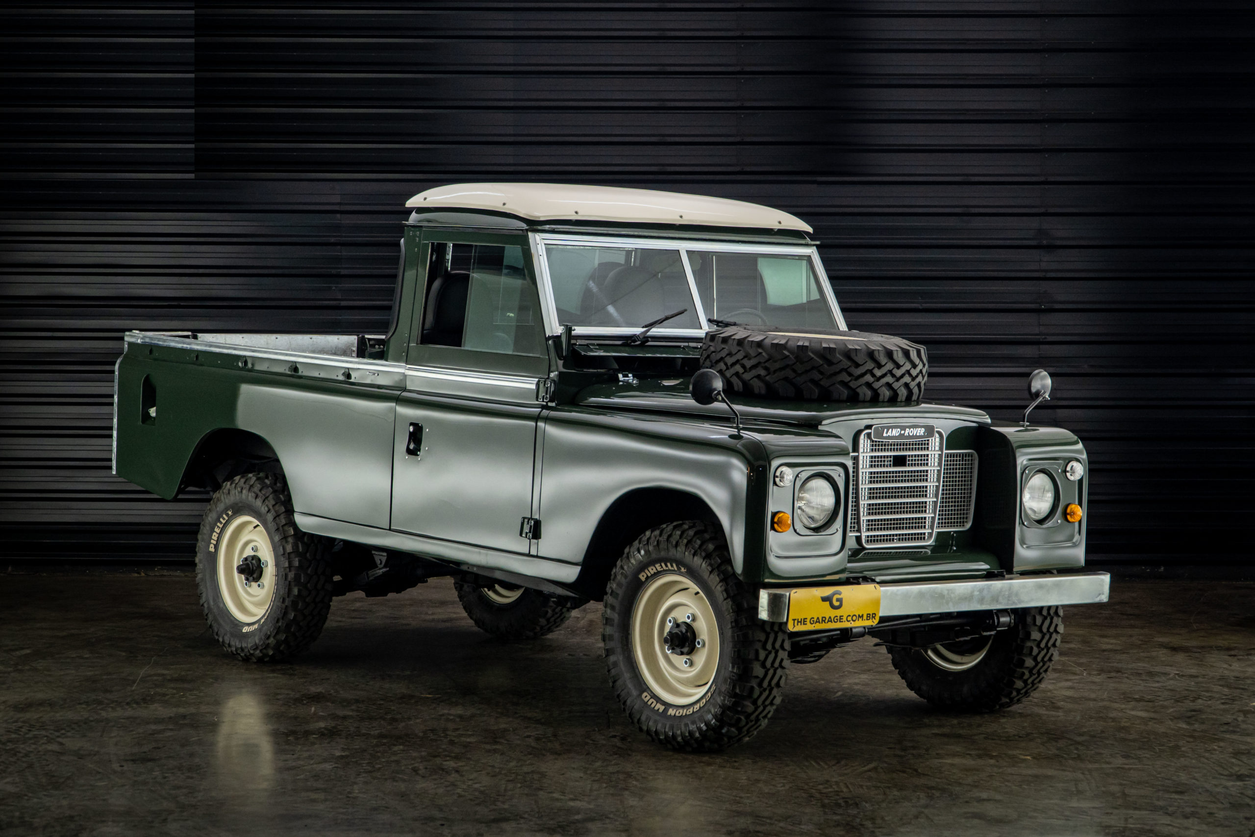 1981-land-rover-defender-serie-iii-venda-sao-paulo-sp-for-sale-the-garage-classicos-a-melhor-loja-de-carros-antigos-acervo-de-carros