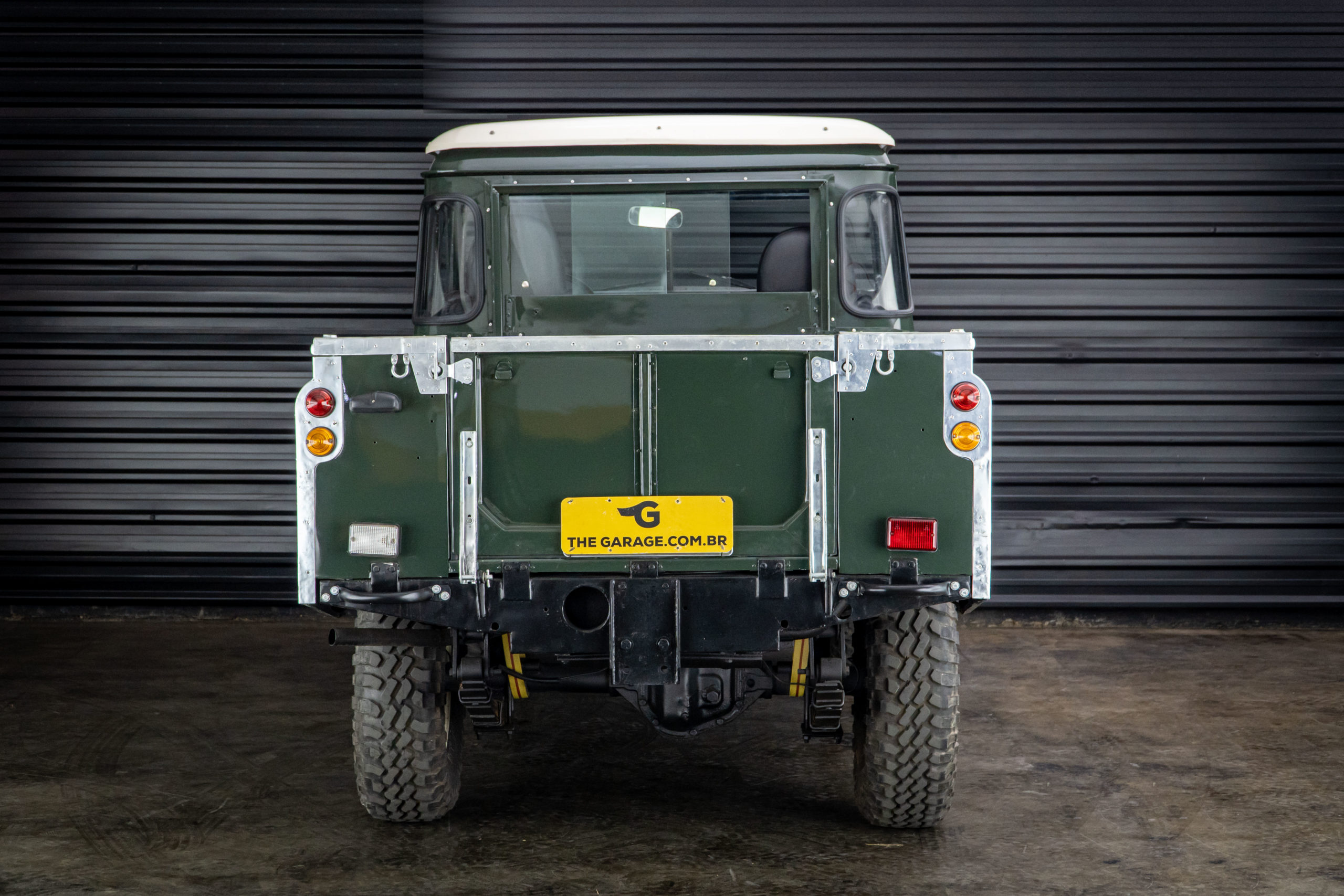 1981-land-rover-defender-serie-iii-venda-sao-paulo-sp-for-sale-the-garage-classicos-a-melhor-loja-de-carros-antigos-acervo-de-carros