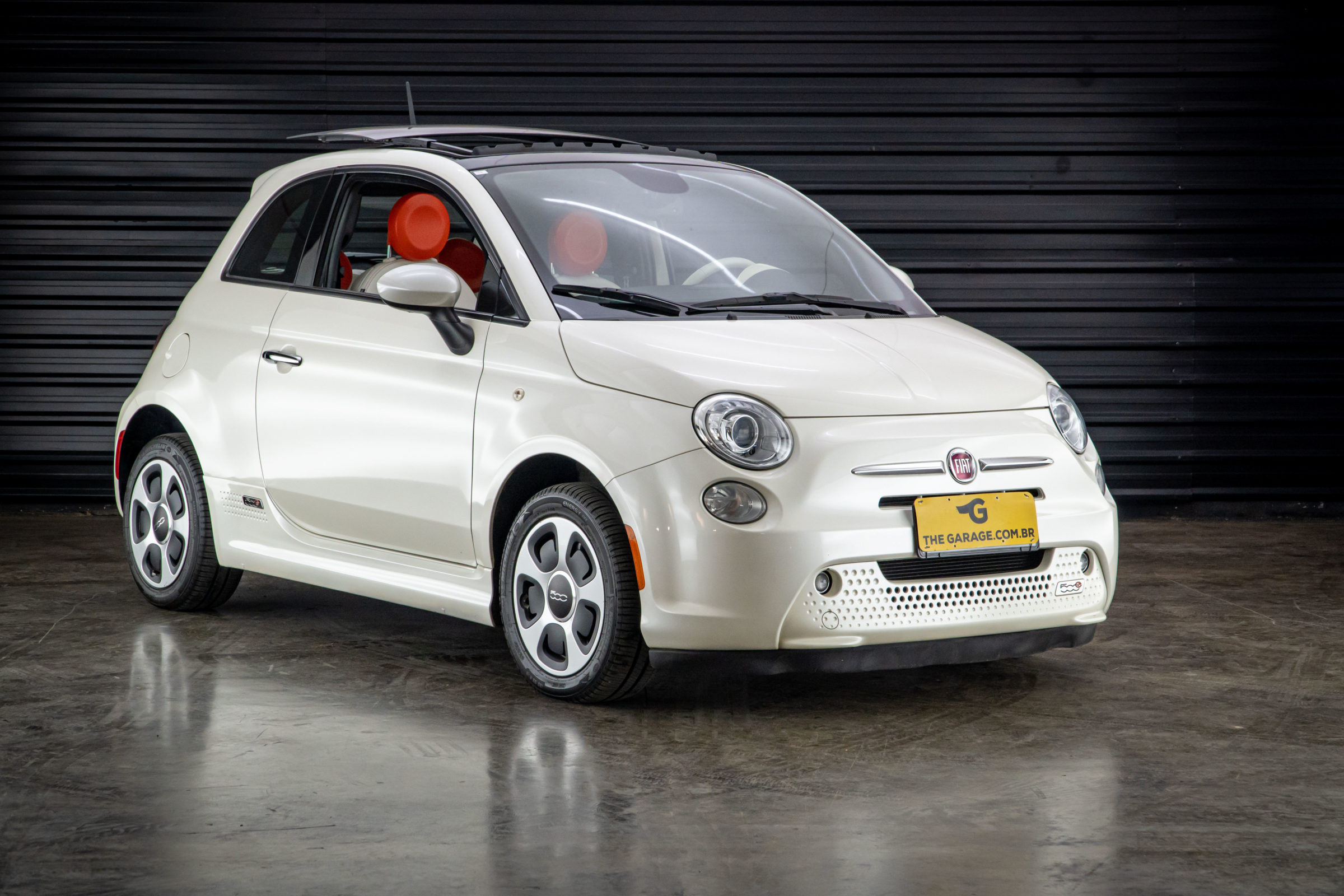 2014-Fiat-500e-venda-sao-paulo-sp-for-sale-the-garage-classicos-a-melhor-loja-de-carros-antigos-acervo-de-carros