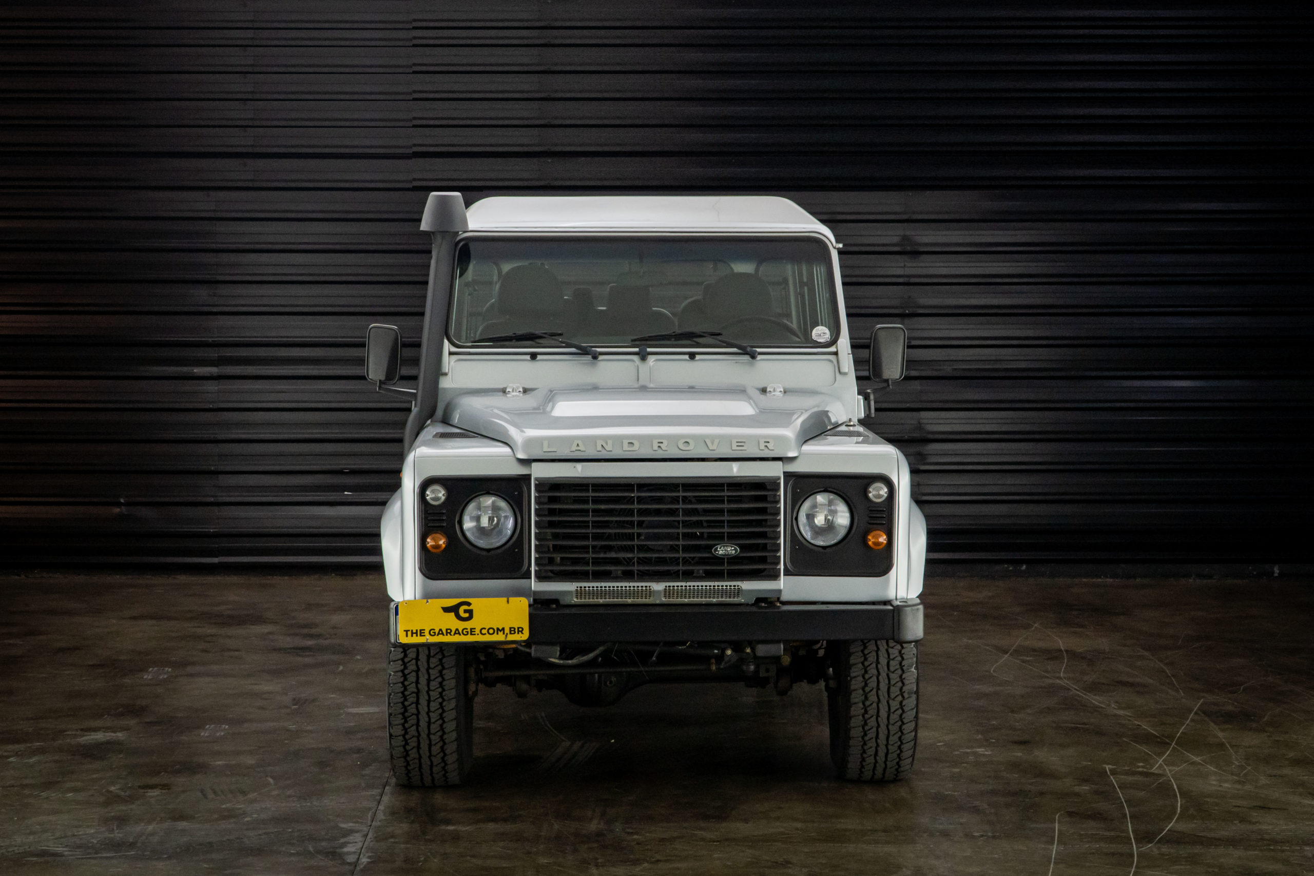 2011 land rover defender 110 a venda the garage